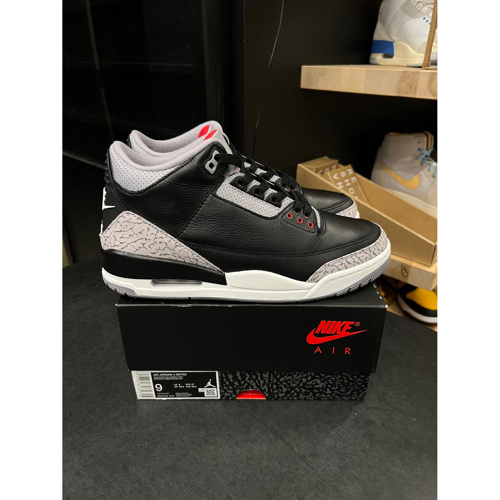 Jordan Jordan 3 Retro OG Black Cement (2024) Size 9, PREOWNED