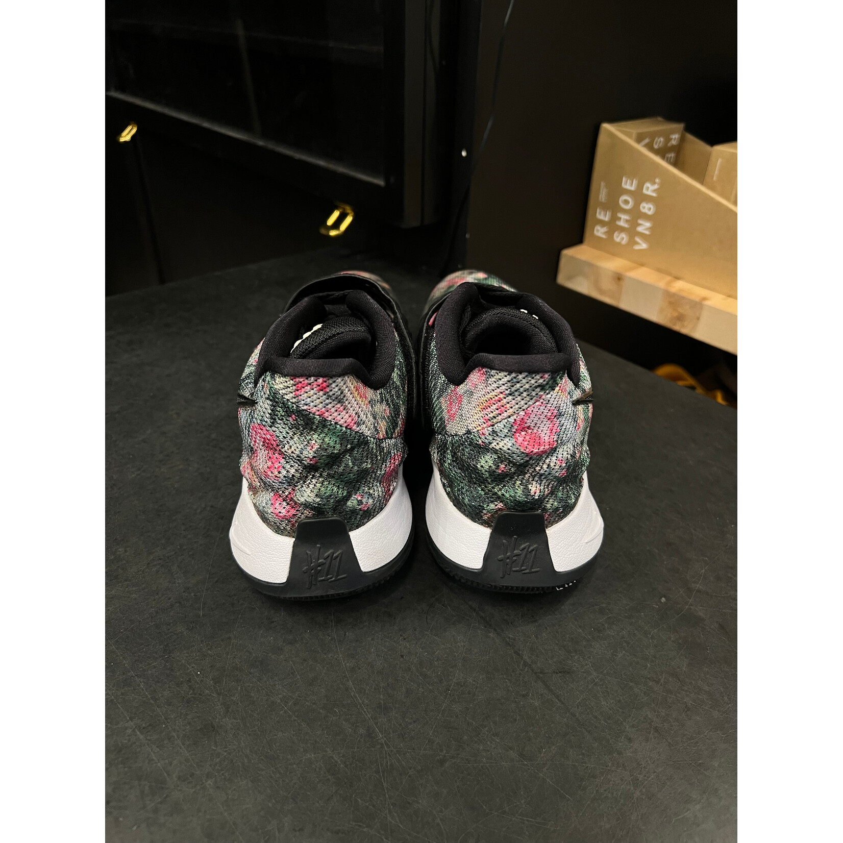 Nike Nike Kyrie Low 1 Floral Size 8.5, PREOWNED