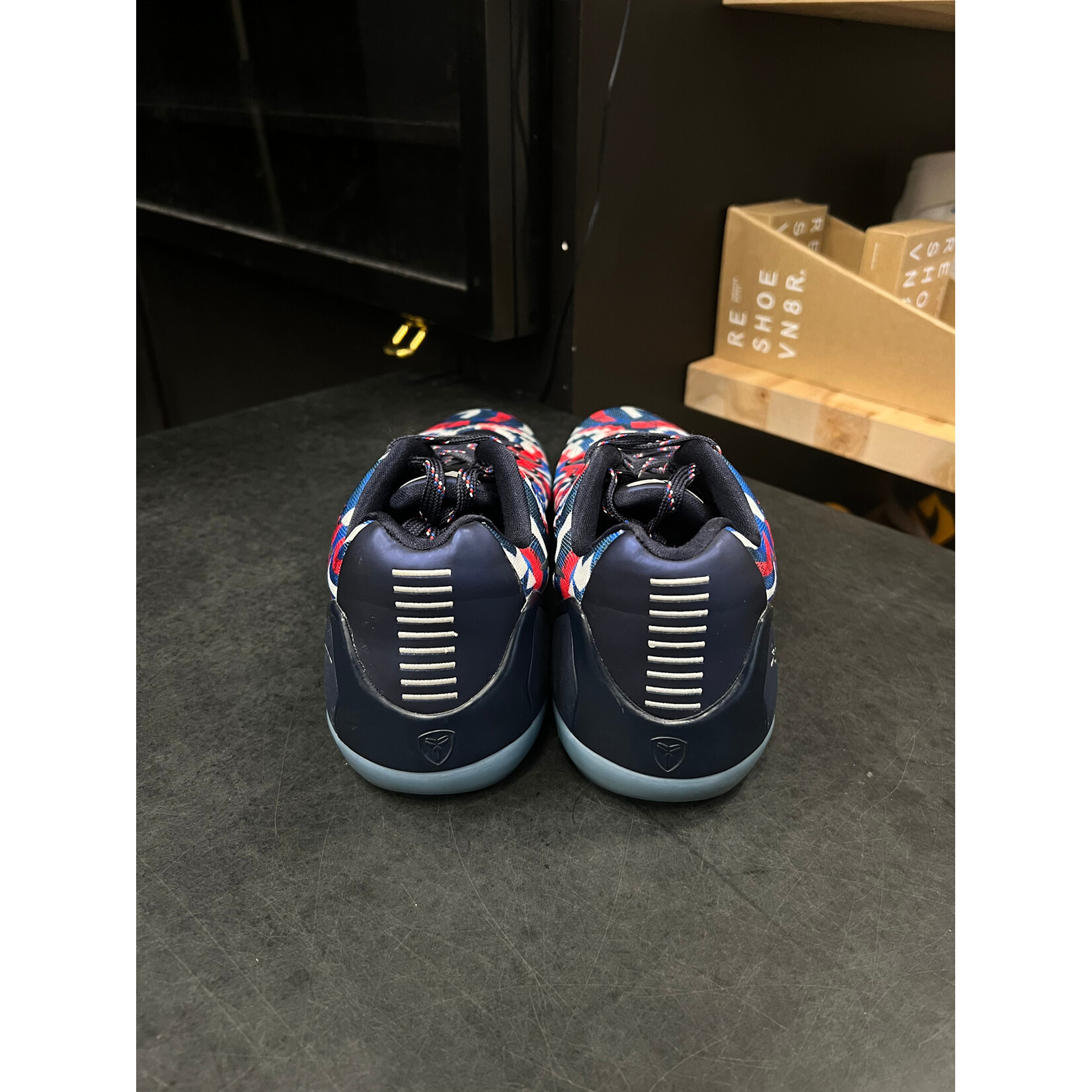 Nike Nike Kobe 9 EM Low Indpendence Day Size 8.5, PREOWNED