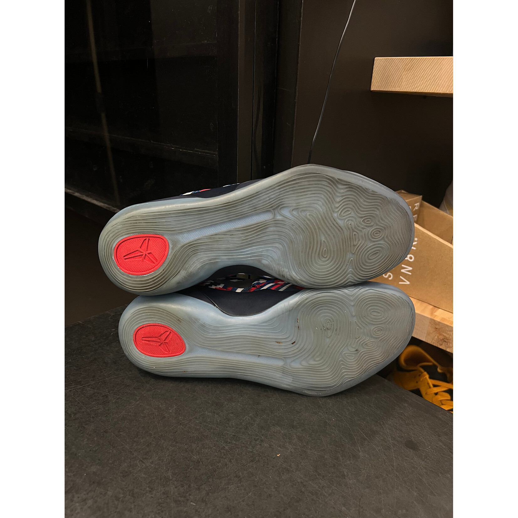 Nike Nike Kobe 9 EM Low Indpendence Day Size 8.5, PREOWNED