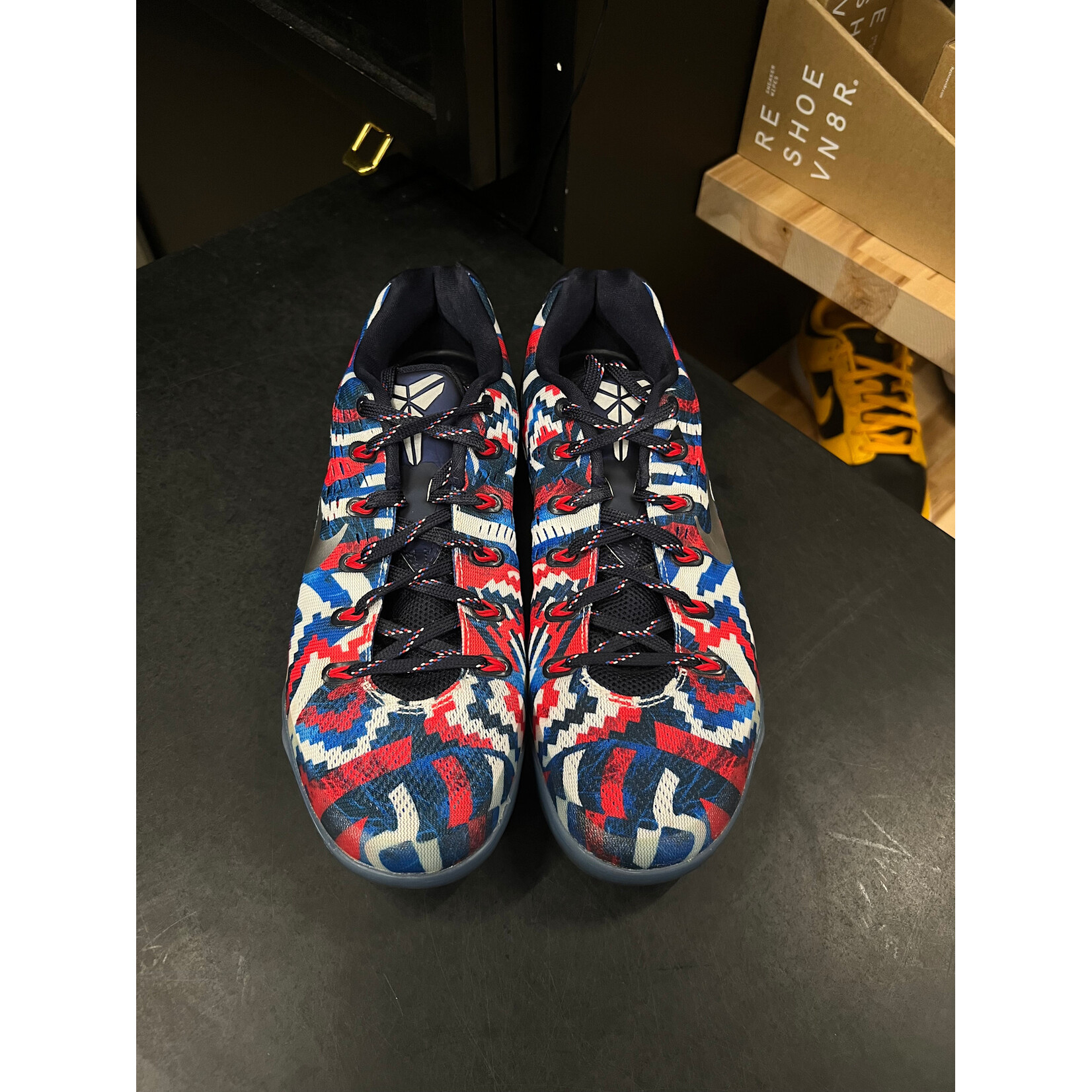Nike Nike Kobe 9 EM Low Indpendence Day Size 8.5, PREOWNED