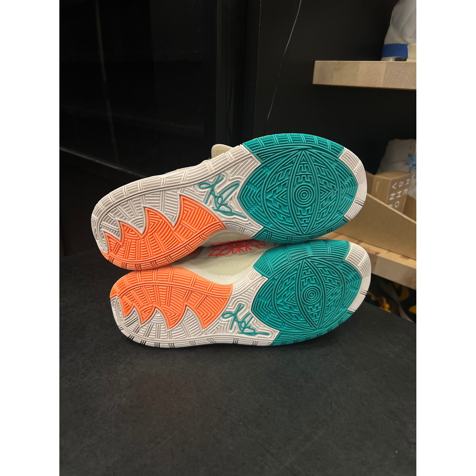 Nike Nike Kyrie 6 N7 Sail Size 8.5, PREOWNED