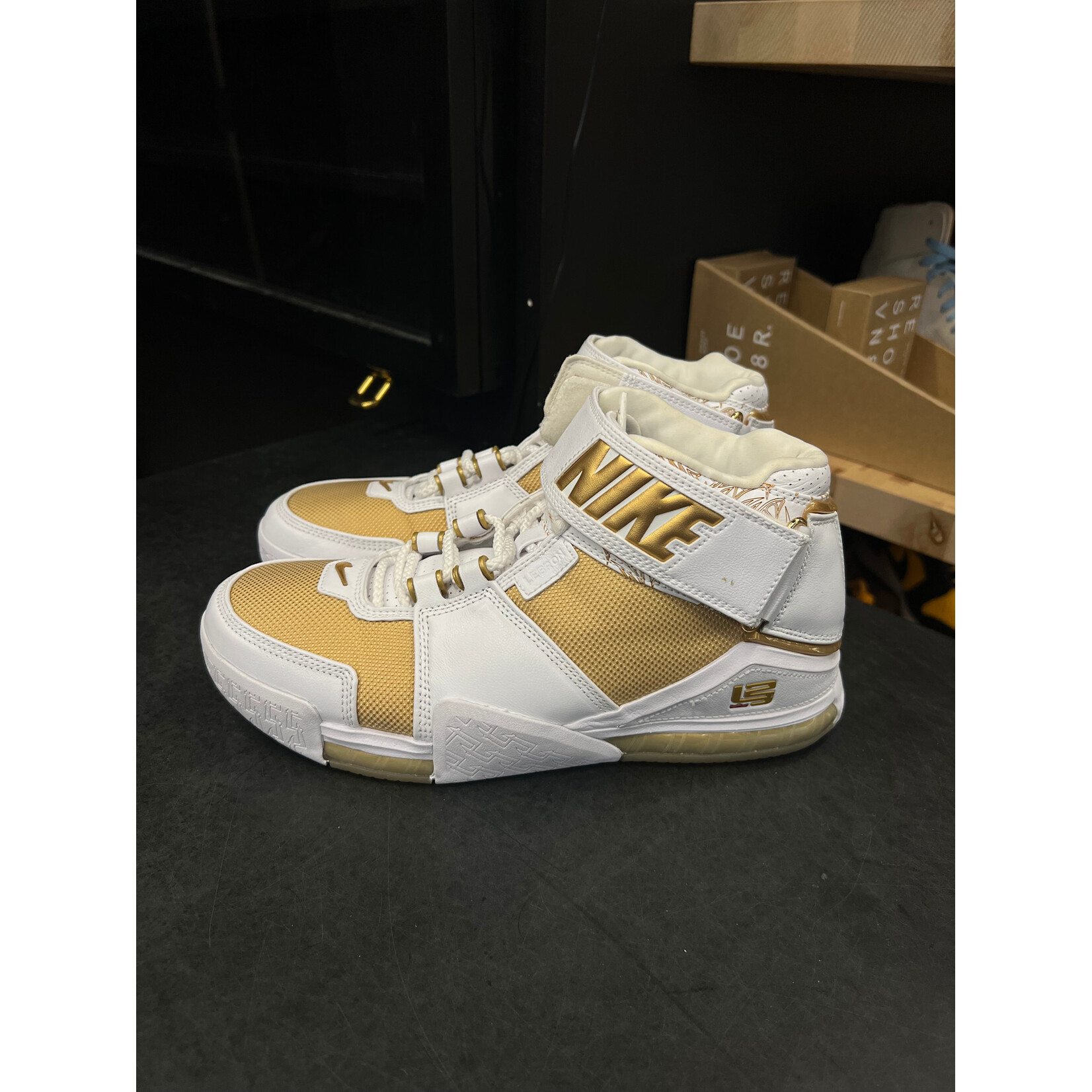 Nike Nike LeBron Zoom 2 Maccabi (2022) Size 8.5, PREOWNED