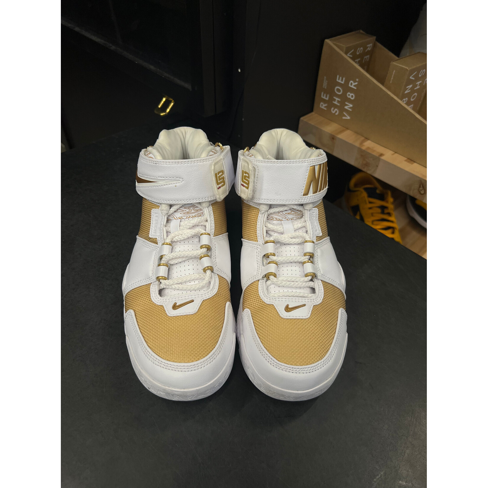 Nike Nike LeBron Zoom 2 Maccabi (2022) Size 8.5, PREOWNED