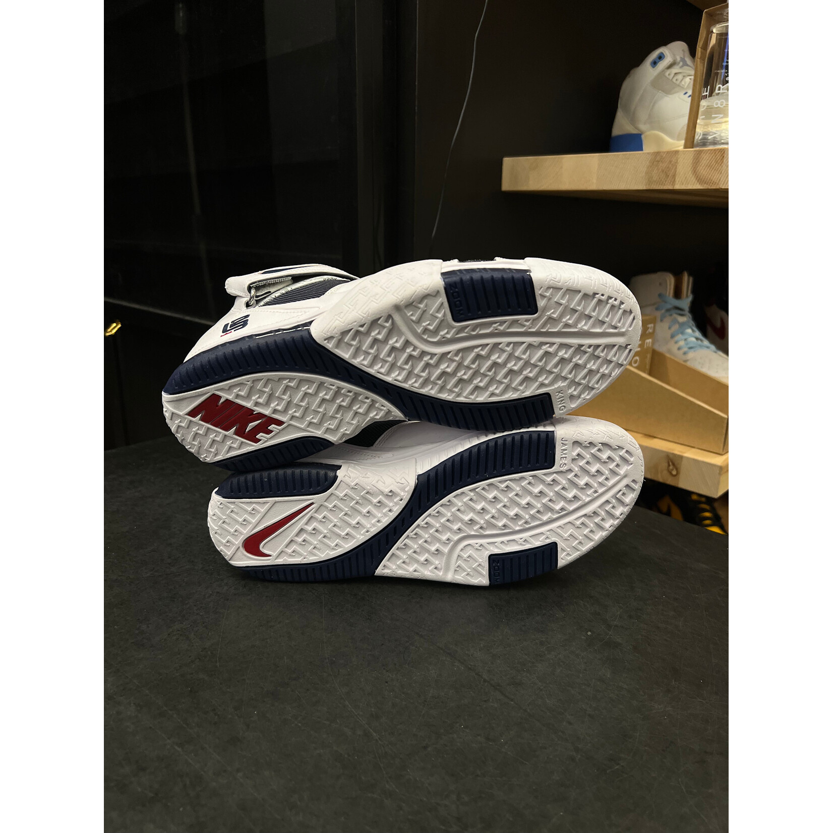 Nike Nike LeBron Zoom 2 Midnight Navy (2022) Size 8.5, PREOWNED