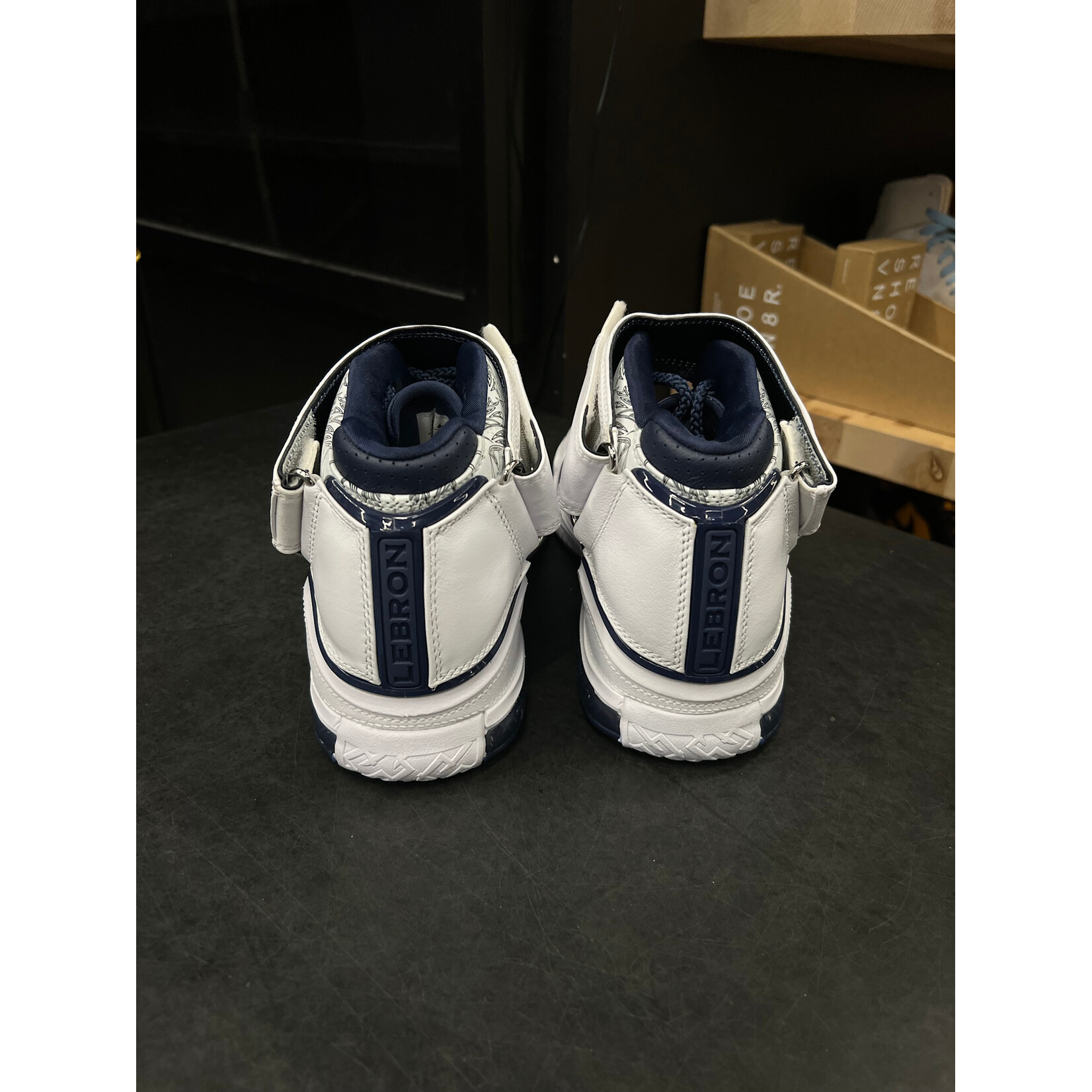 Nike Nike LeBron Zoom 2 Midnight Navy (2022) Size 8.5, PREOWNED