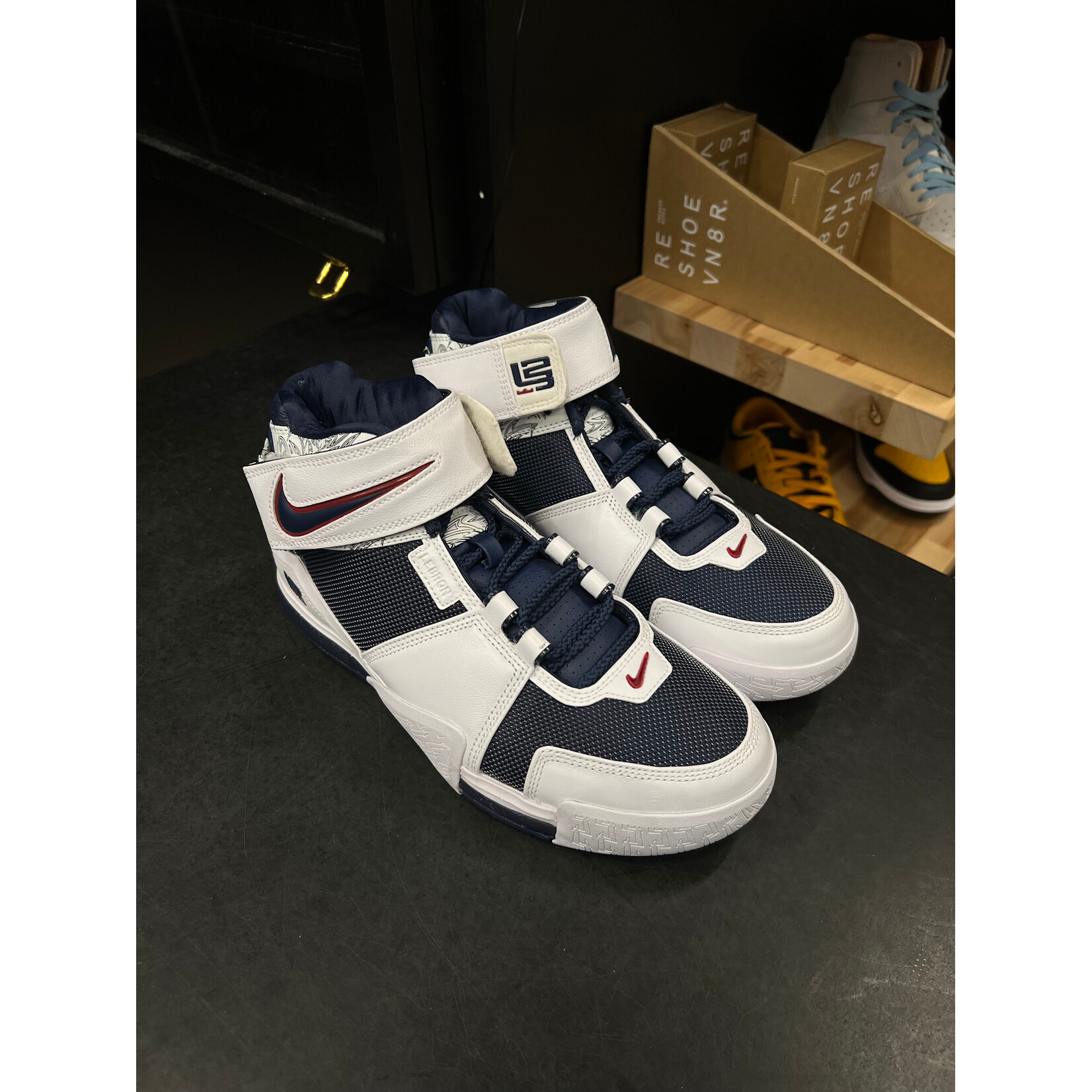 Nike Nike LeBron Zoom 2 Midnight Navy (2022) Size 8.5, PREOWNED