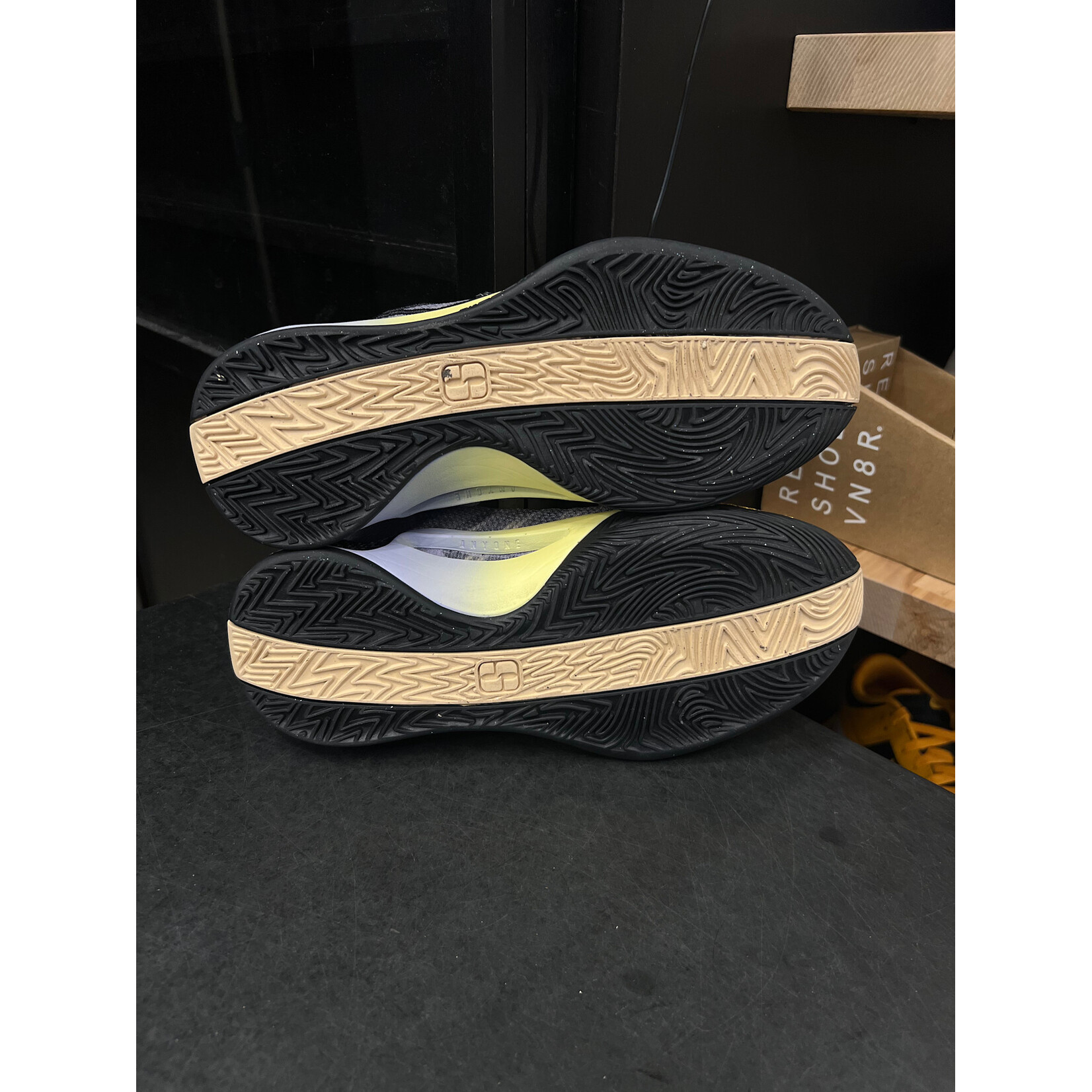 Nike Nike Sabrina 1 Spark (Women's) Size 10W, PREOWNED