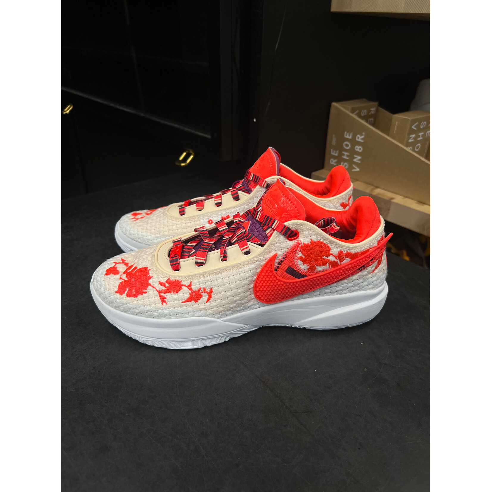 Nike Nike LeBron 20 PRM Mimi Plange Ceremony Size 8.5, PREOWNED