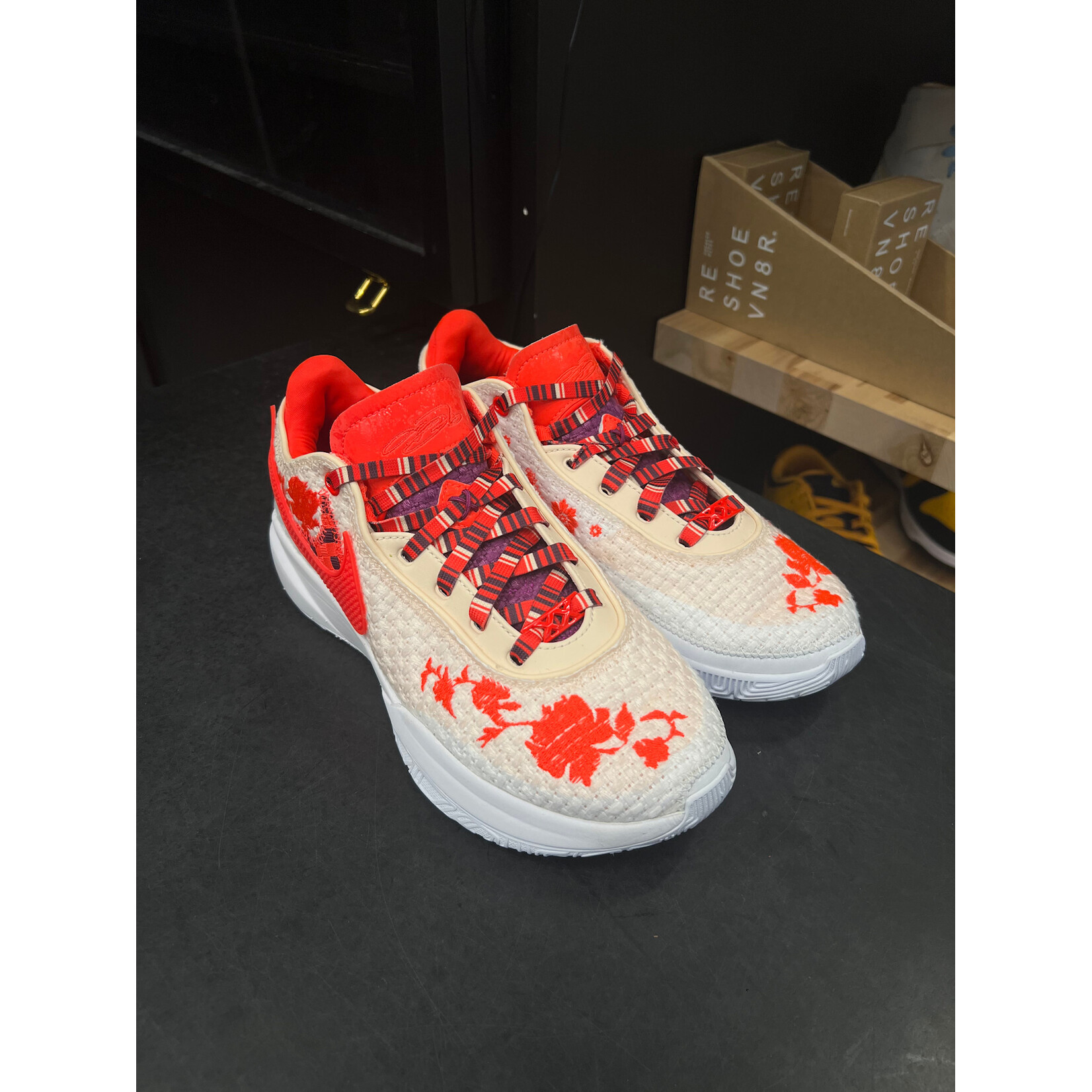 Nike Nike LeBron 20 PRM Mimi Plange Ceremony Size 8.5, PREOWNED