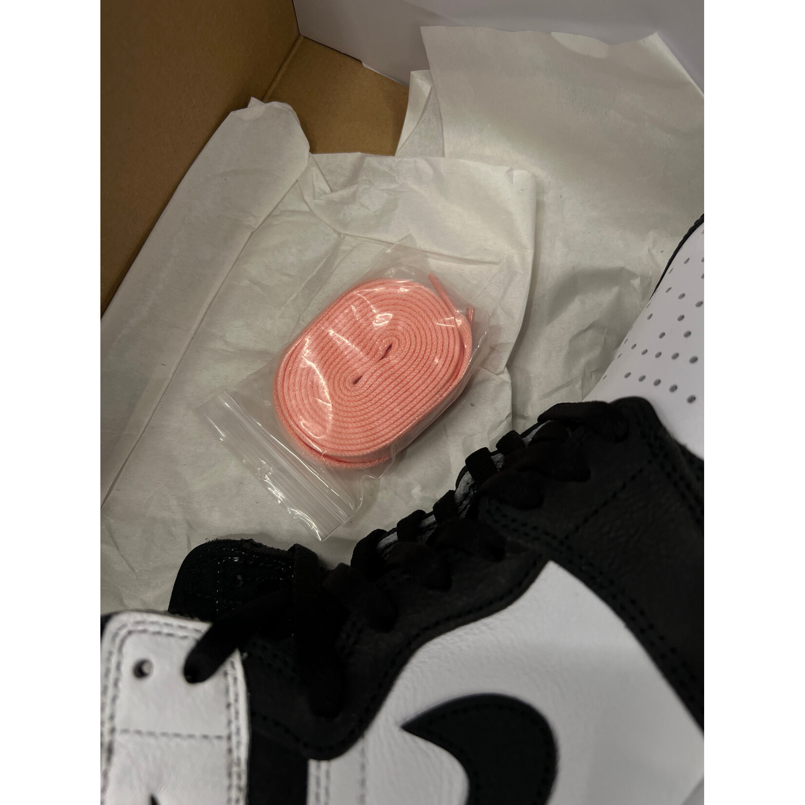 Jordan Jordan 1 Retro High OG Bleached Coral Size 8.5, PREOWNED