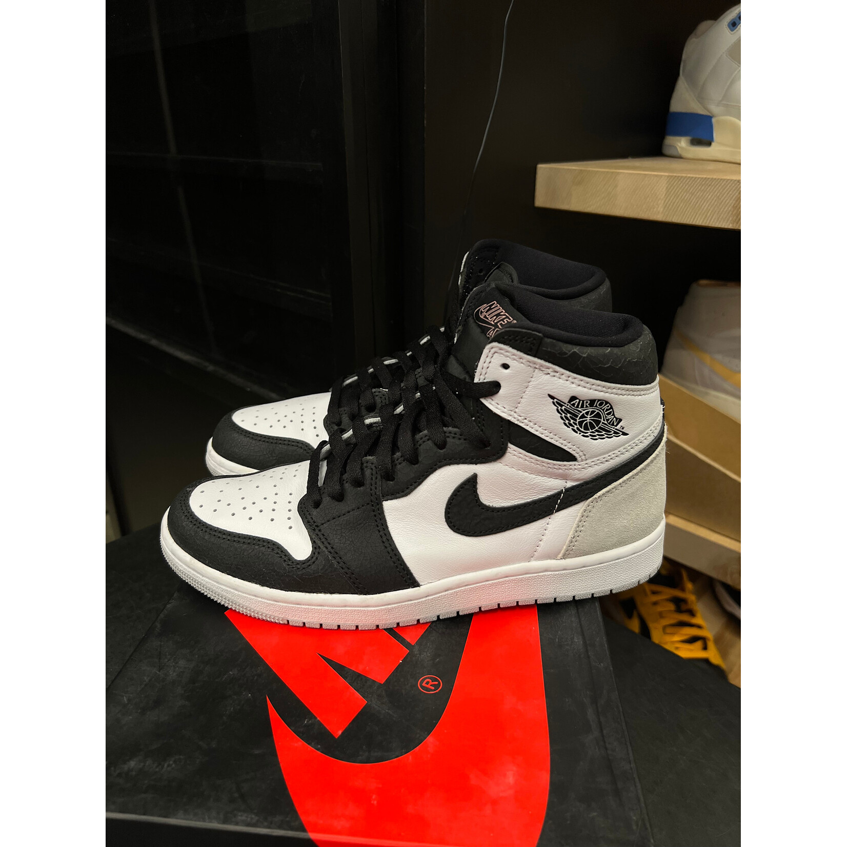 Jordan Jordan 1 Retro High OG Bleached Coral Size 8.5, PREOWNED