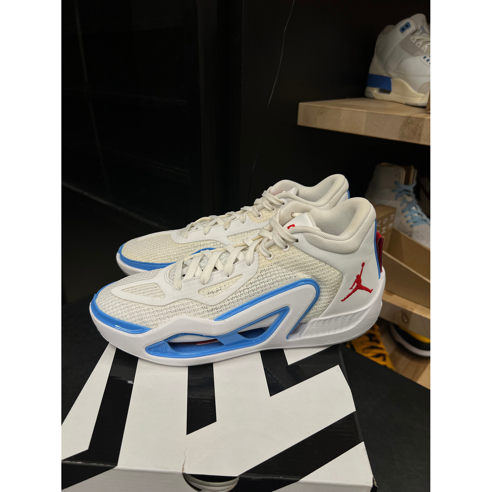 Jordan Jordan Tatum 1 Archer Ave St. Louis (Translucent White Sole) Size 8.5, PREOWNED