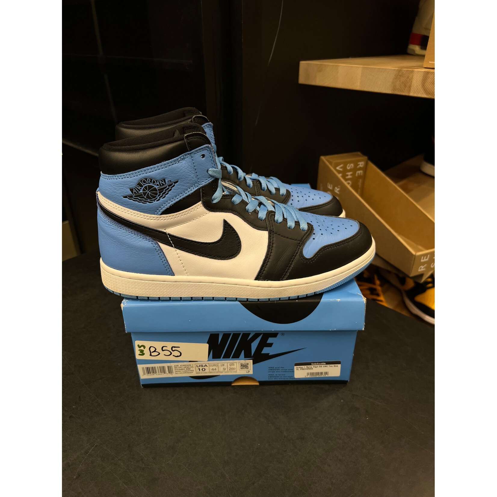 Jordan Jordan 1 Retro High OG UNC Toe Size 10, PREOWNED