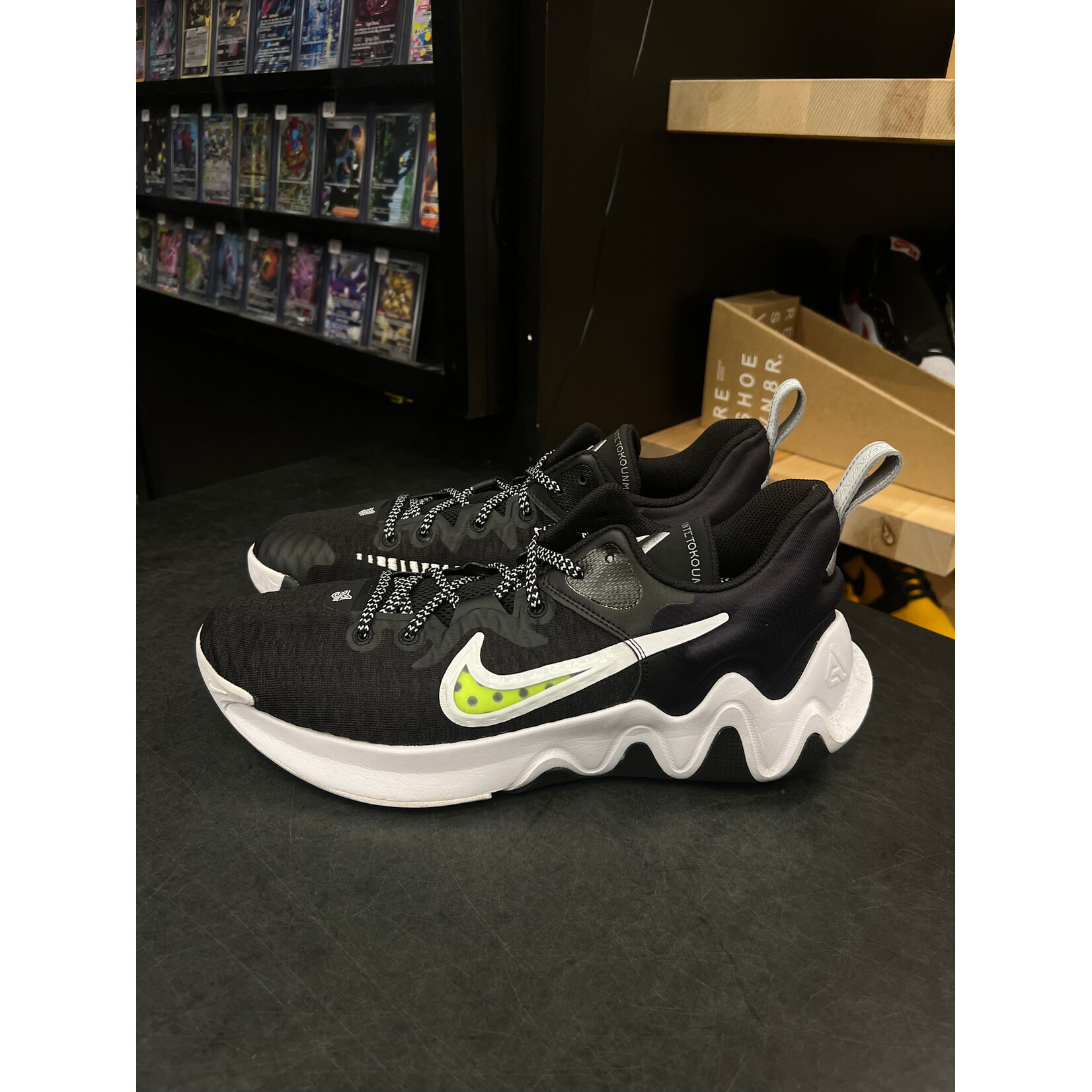 Nike Nike Giannis Immortality Black White Size 11, PREOWNED