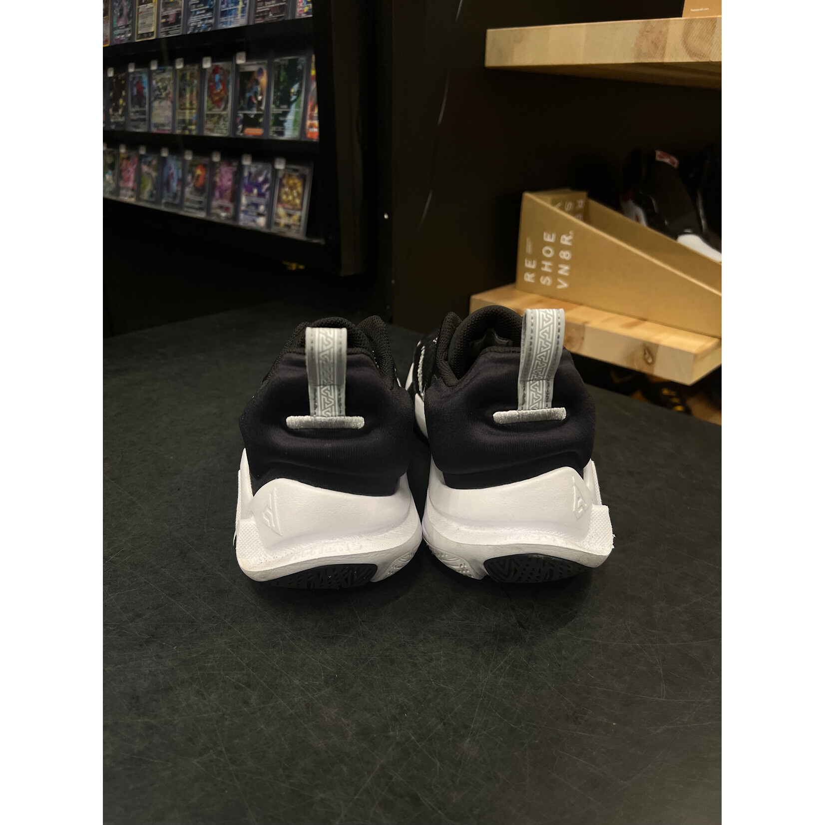 Nike Nike Giannis Immortality Black White Size 11, PREOWNED