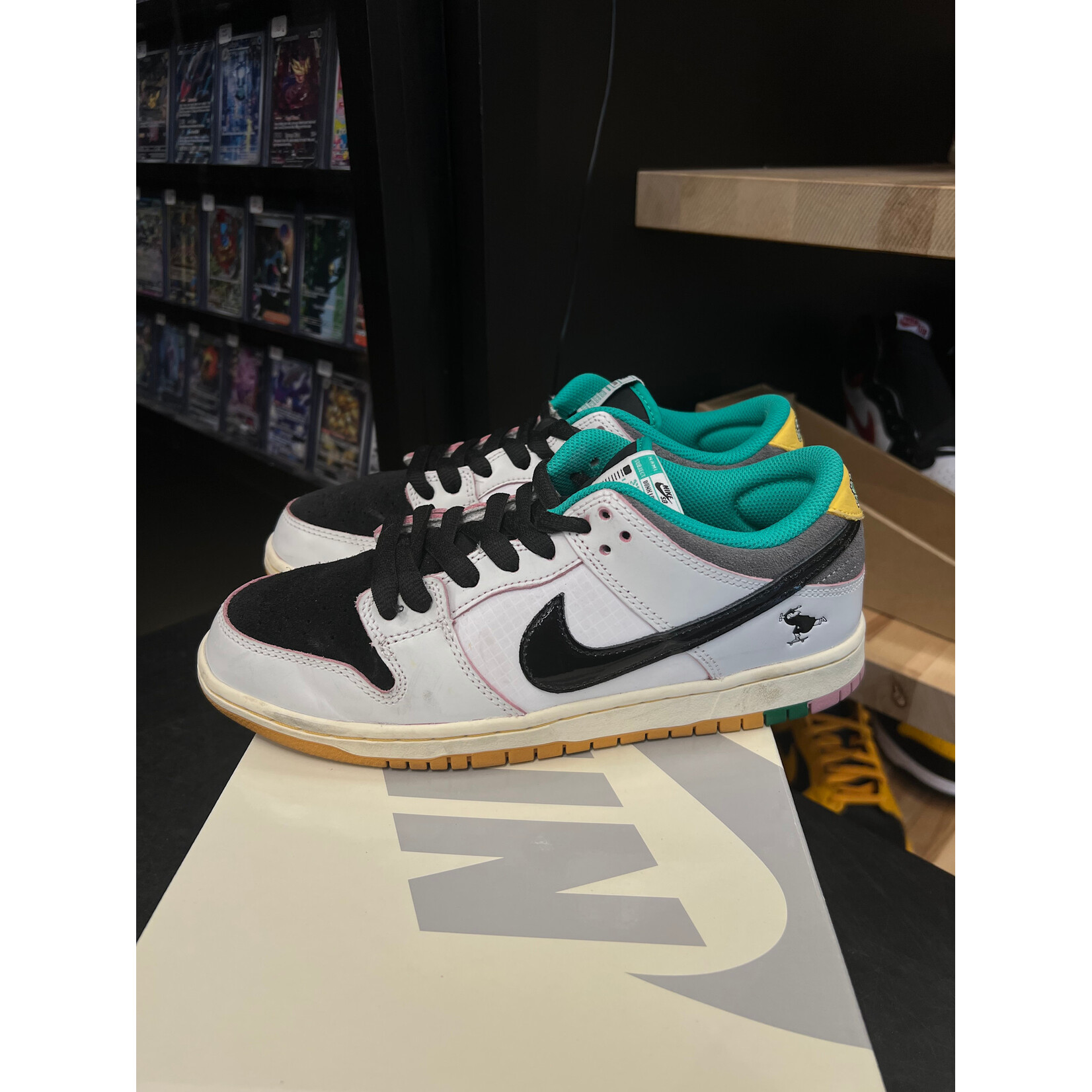 Nike Nike SB Dunk Low CSEF Size 8, PREOWNED