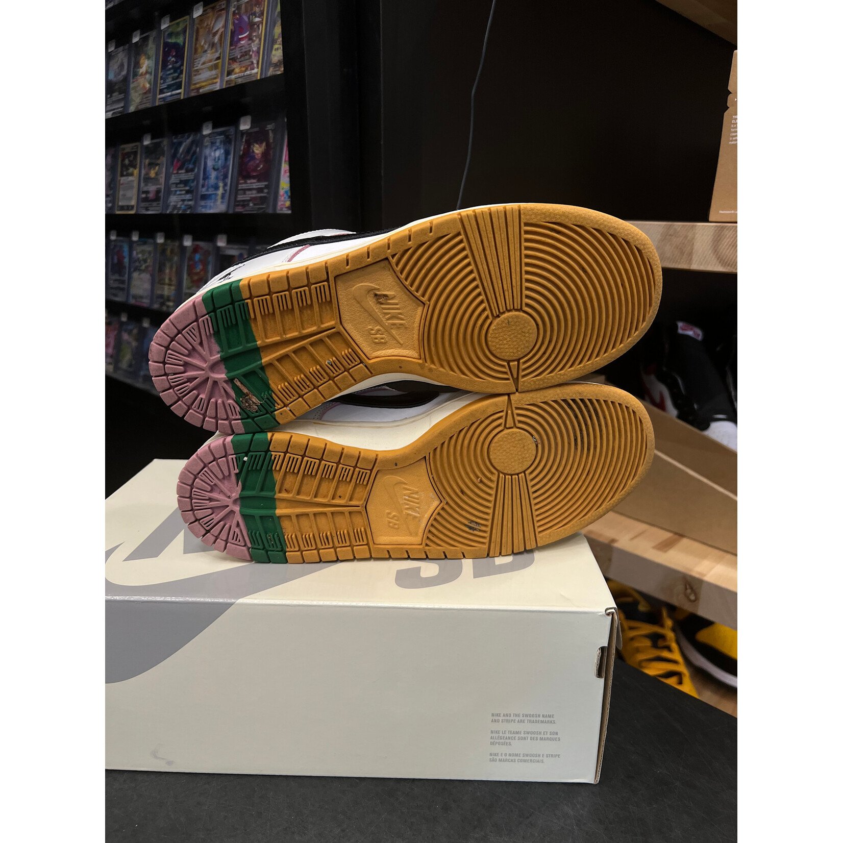 Nike Nike SB Dunk Low CSEF Size 8, PREOWNED