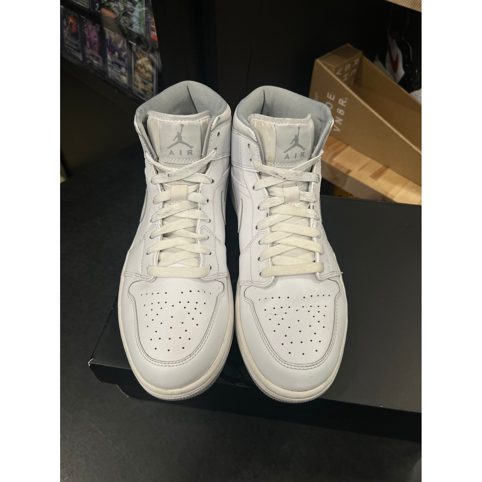 Jordan Jordan 1 Mid White Wolf Grey (2016) Size 9.5, PREOWNED