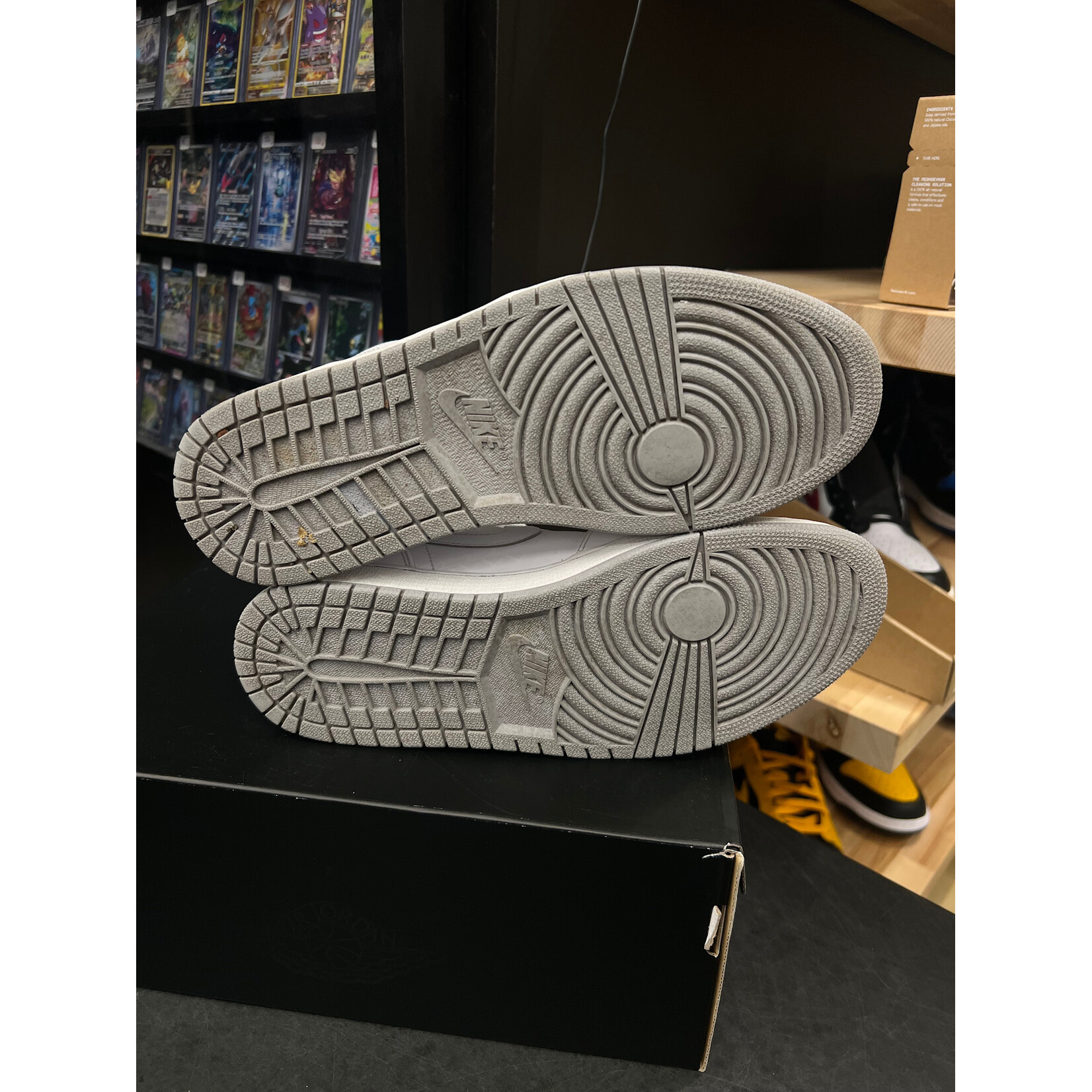 Jordan Jordan 1 Mid White Wolf Grey (2016) Size 9.5, PREOWNED