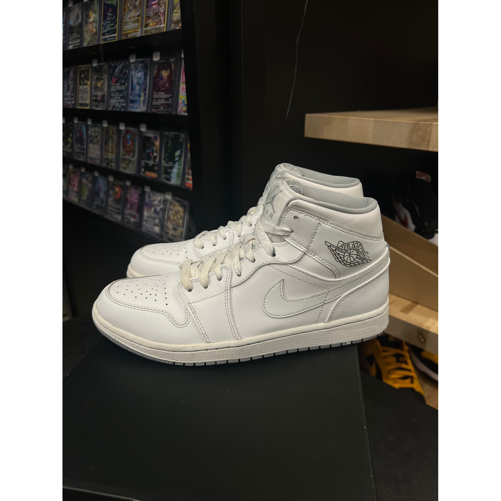 Jordan Jordan 1 Mid White Wolf Grey (2016) Size 9.5, PREOWNED