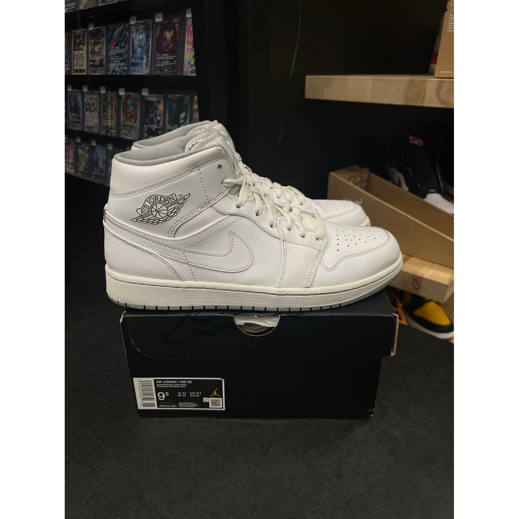 Jordan Jordan 1 Mid White Wolf Grey (2016) Size 9.5, PREOWNED