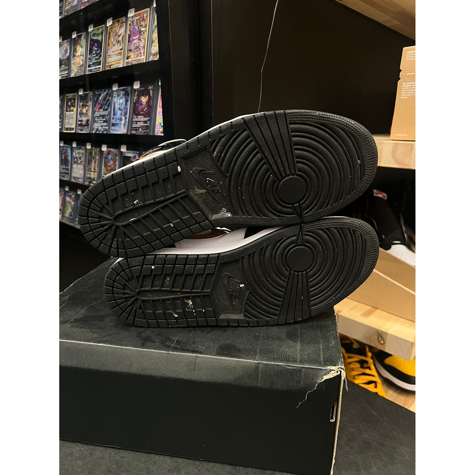 Jordan Jordan 1 Mid Patent Black White Gold Size 9.5, PREOWNED