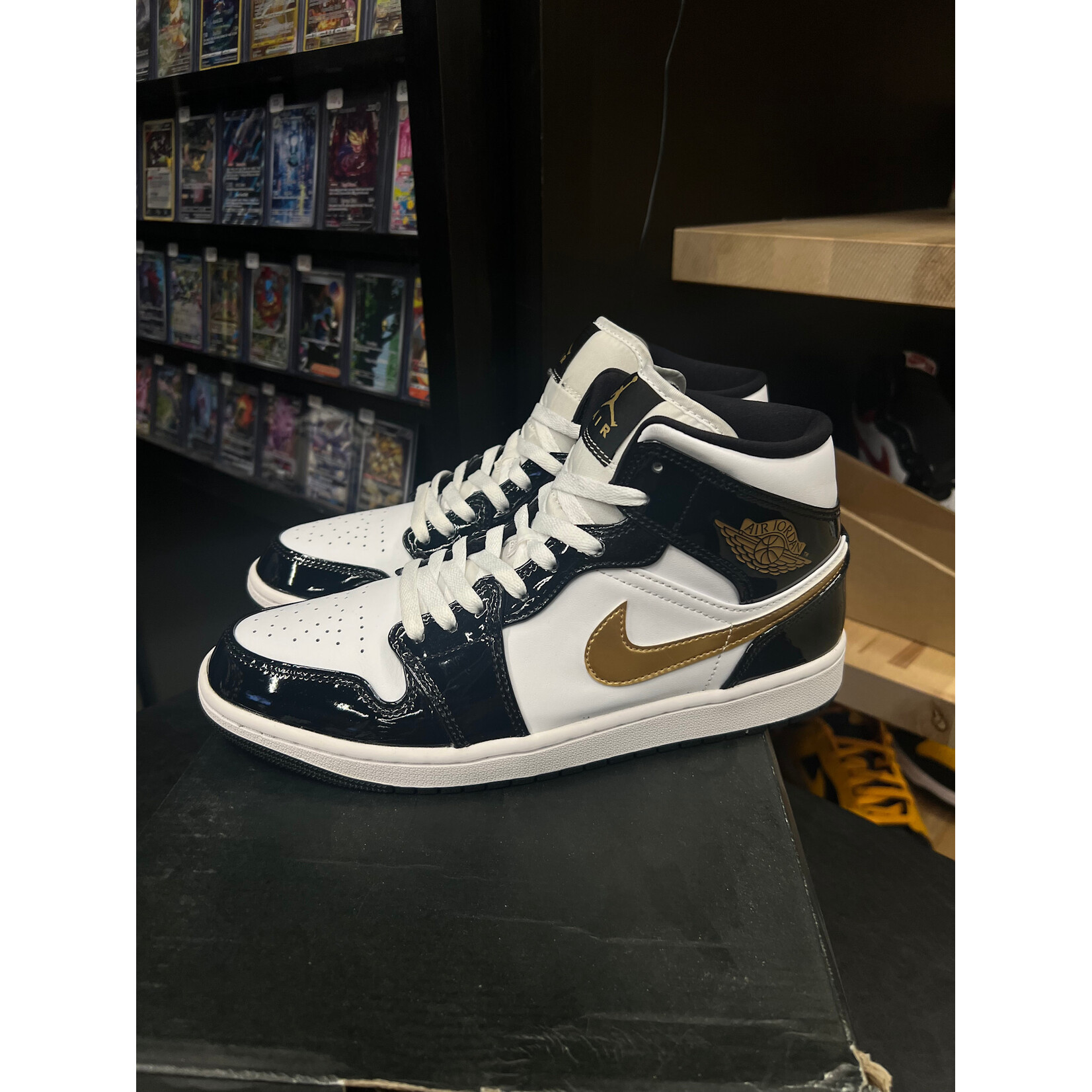 Jordan Jordan 1 Mid Patent Black White Gold Size 9.5, PREOWNED