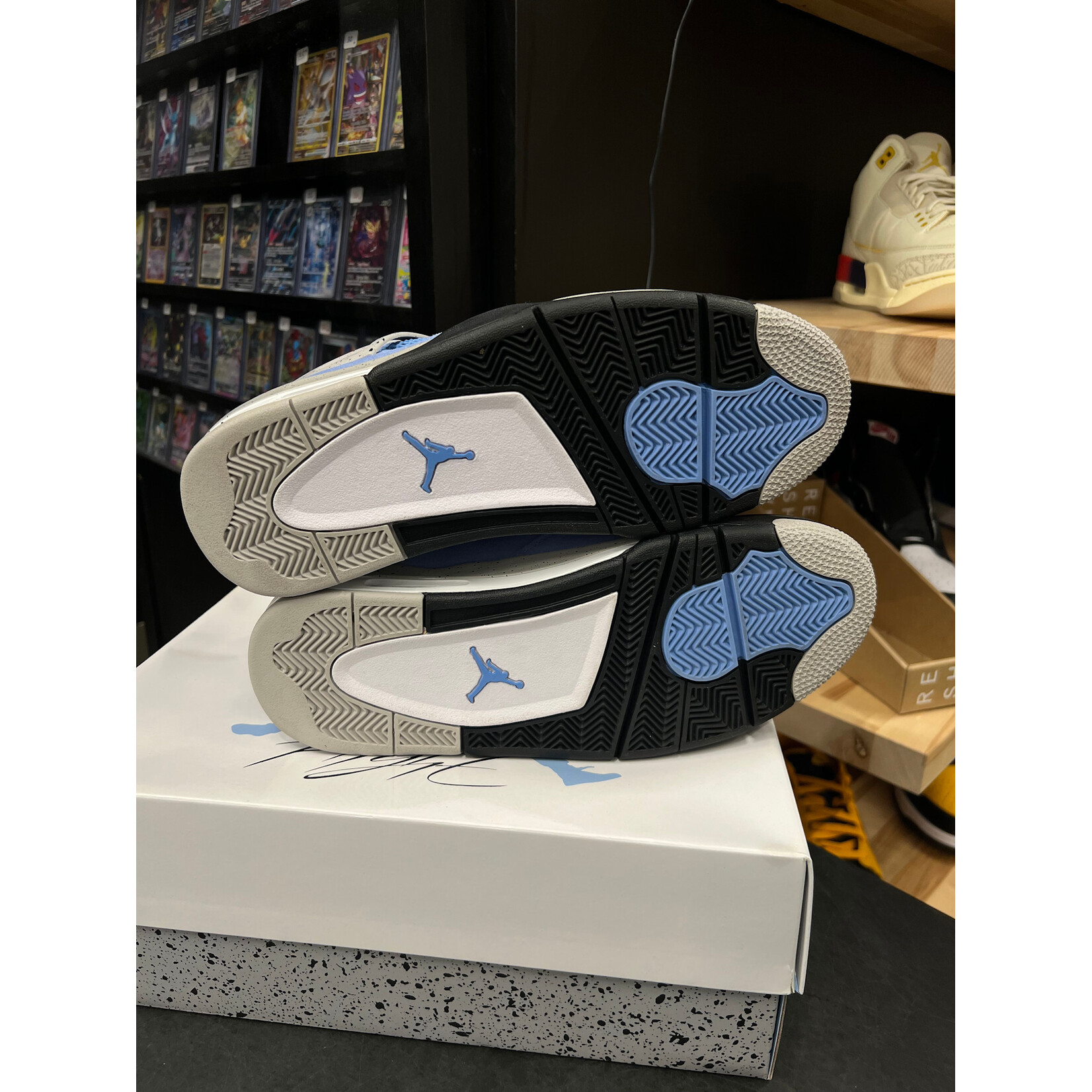 Jordan Jordan 4 Retro University Blue Size 11, PREOWNED