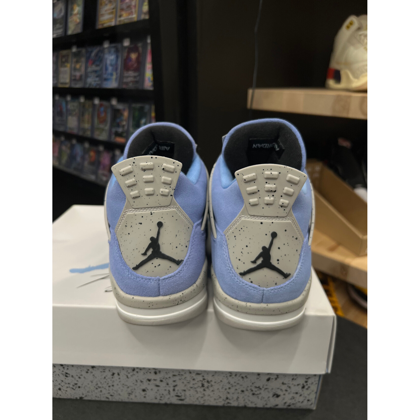 Jordan Jordan 4 Retro University Blue Size 11, PREOWNED