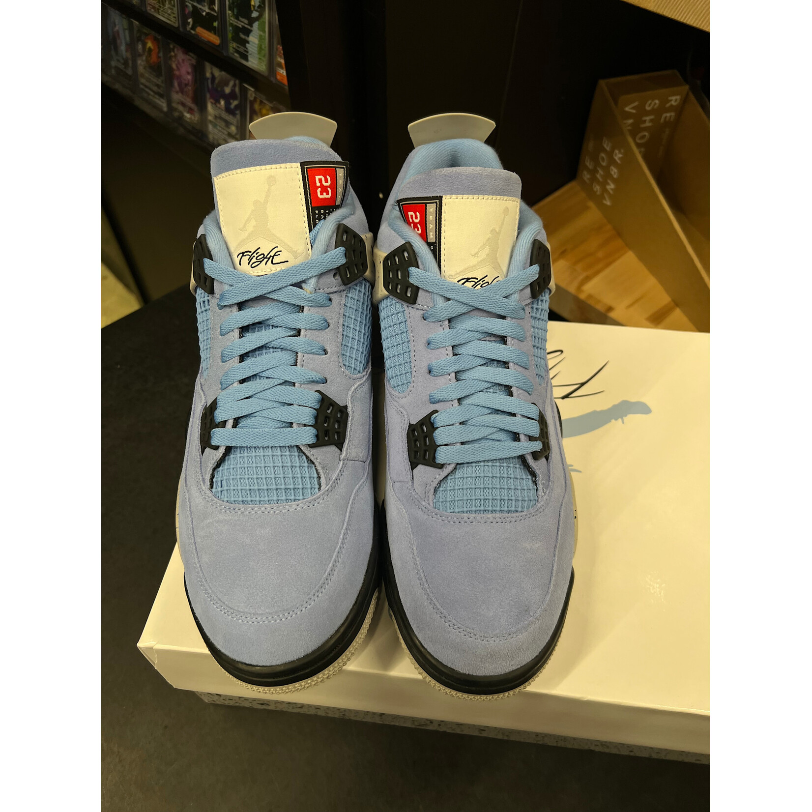 Jordan Jordan 4 Retro University Blue Size 11, PREOWNED
