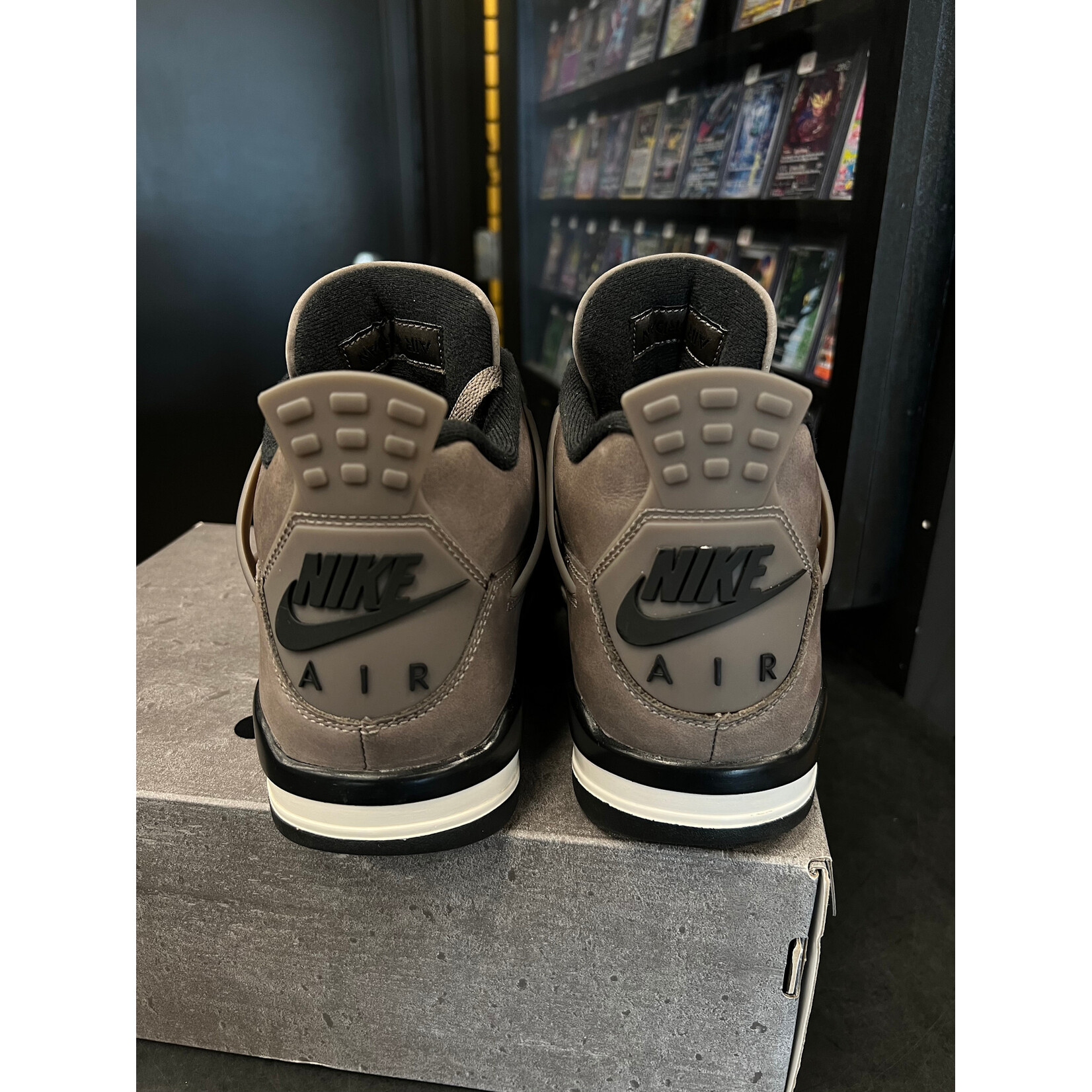 Jordan Jordan 4 Retro Cave Stone Size 9, PREOWNED