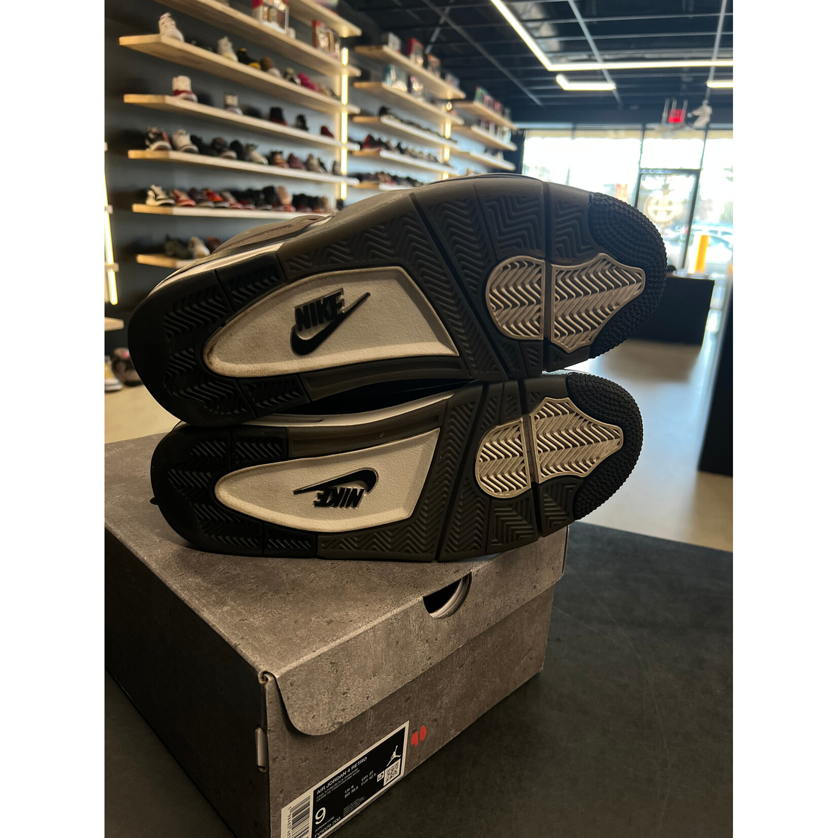 Jordan Jordan 4 Retro Cave Stone Size 9, PREOWNED