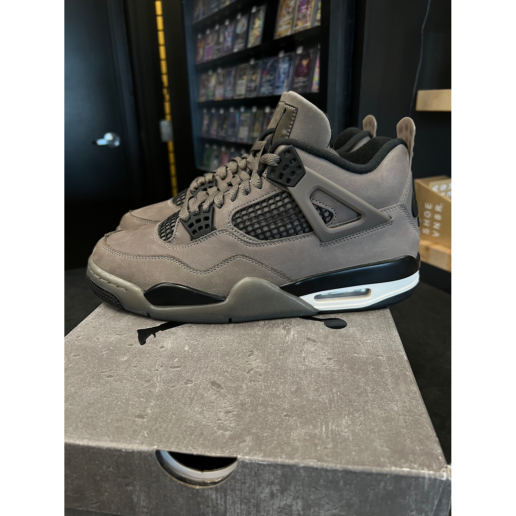 Jordan Jordan 4 Retro Cave Stone Size 9, PREOWNED