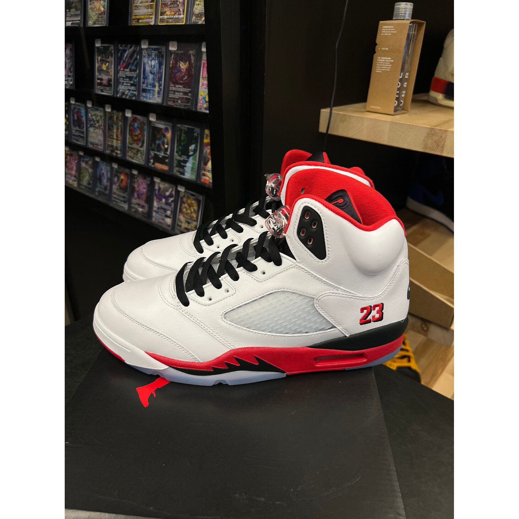 Jordan Jordan 5 Retro Fire Red Black Tongue (2025) Size 12, PREOWNED