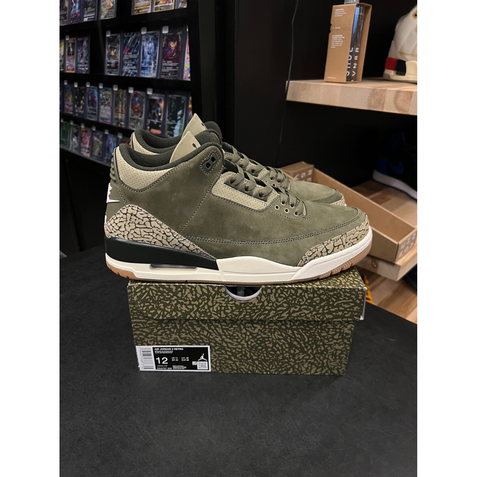 Jordan Jordan 3 Retro Family Affair Size 12, PREOWNED