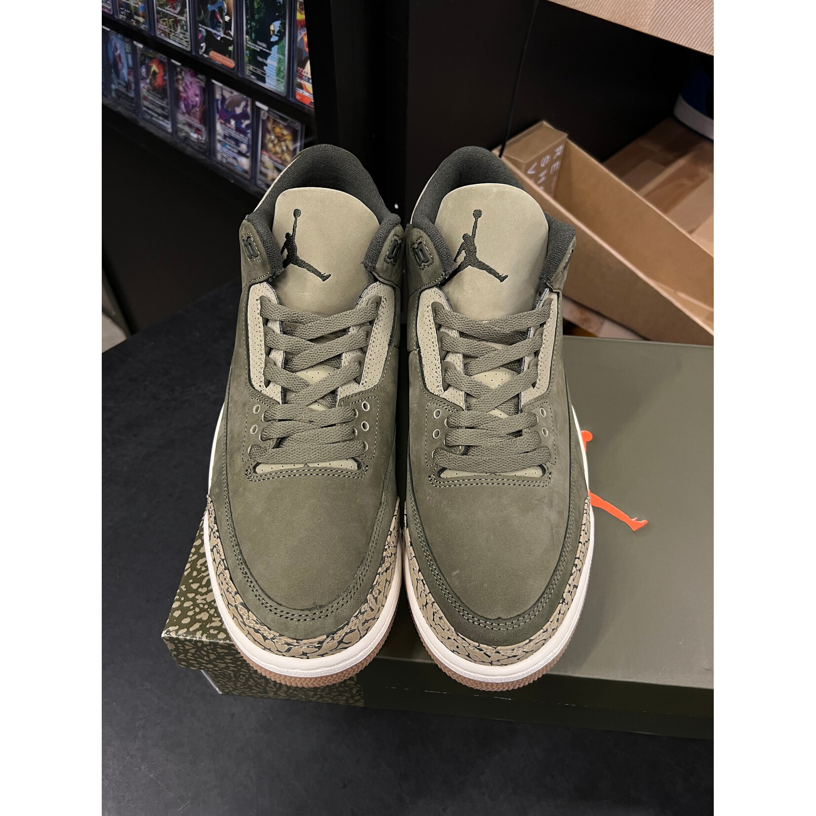 Jordan Jordan 3 Retro Family Affair Size 12, PREOWNED