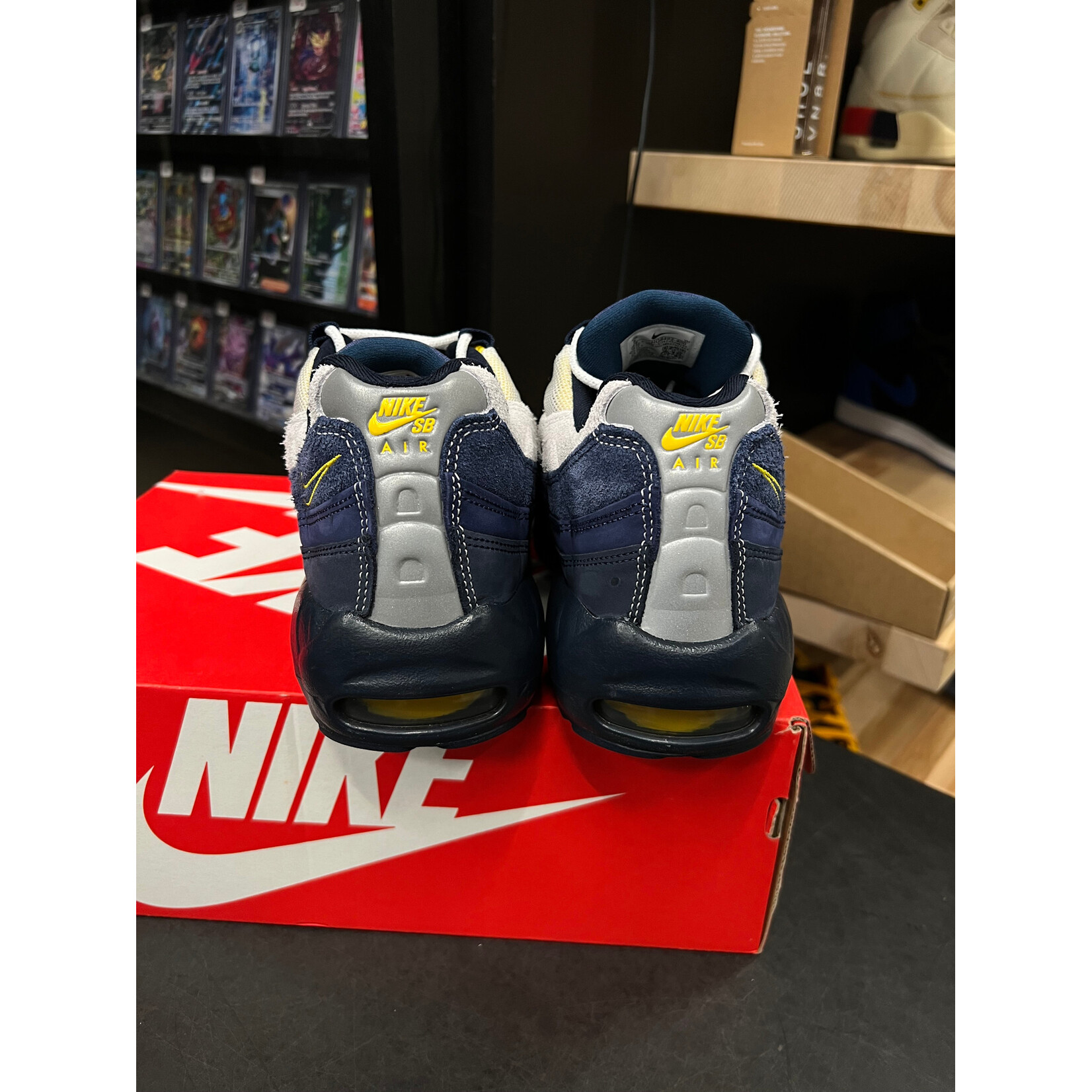 Nike Nike Air Max 95 SB Eric Koston Obsidian Speed Yellow Size 9, PREOWNED REP BOX