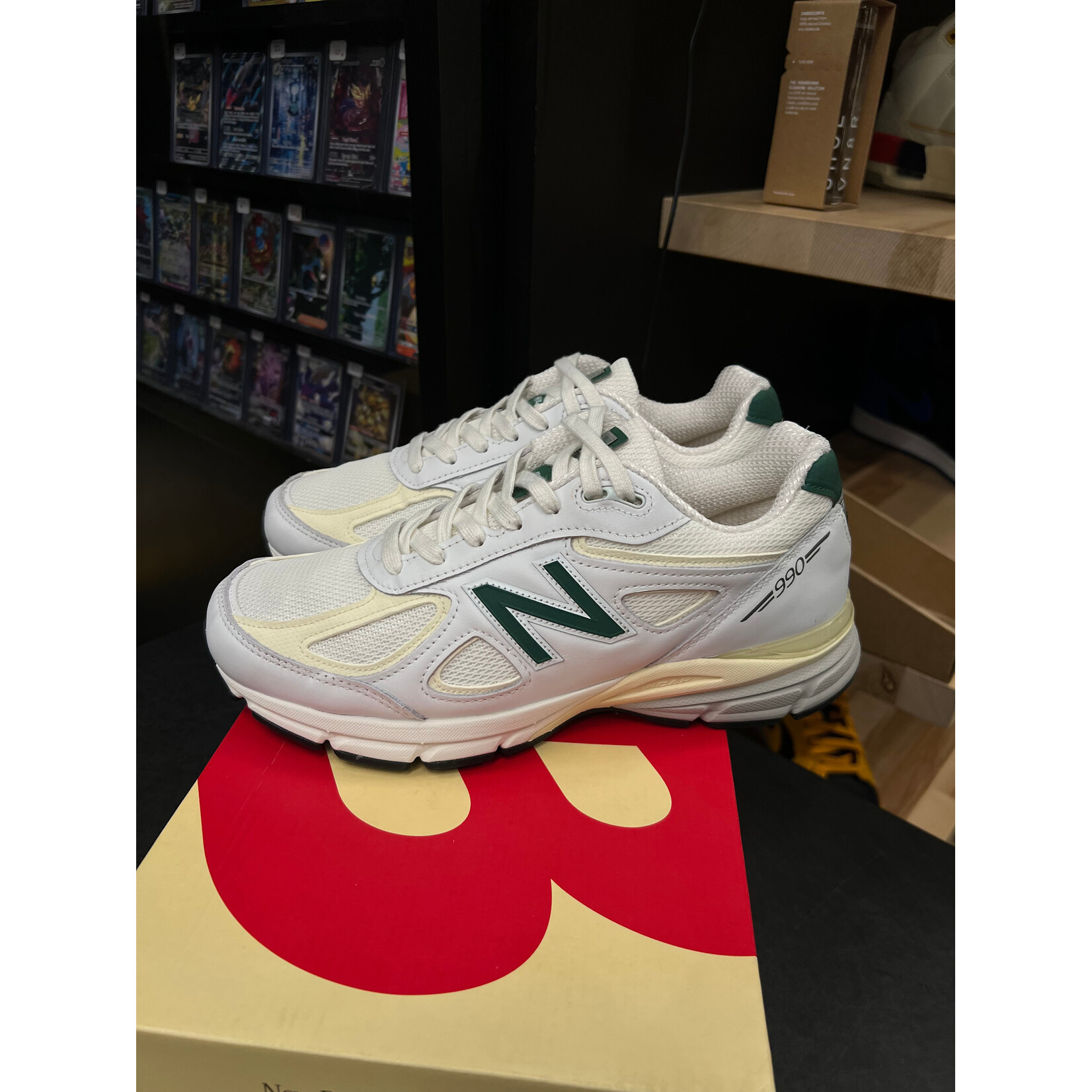 New New Balance 990v4 MiUSA White Green Size 9, PREOWNED