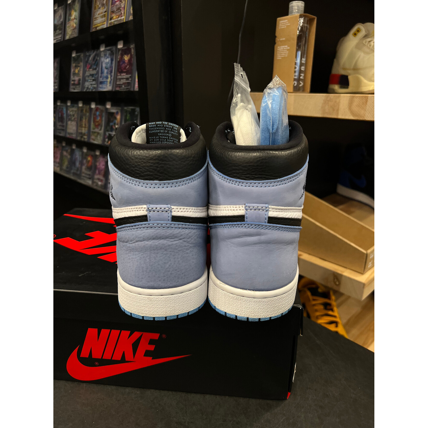 Jordan Jordan 1 Retro High OG University Blue Size 10.5, PREOWNED