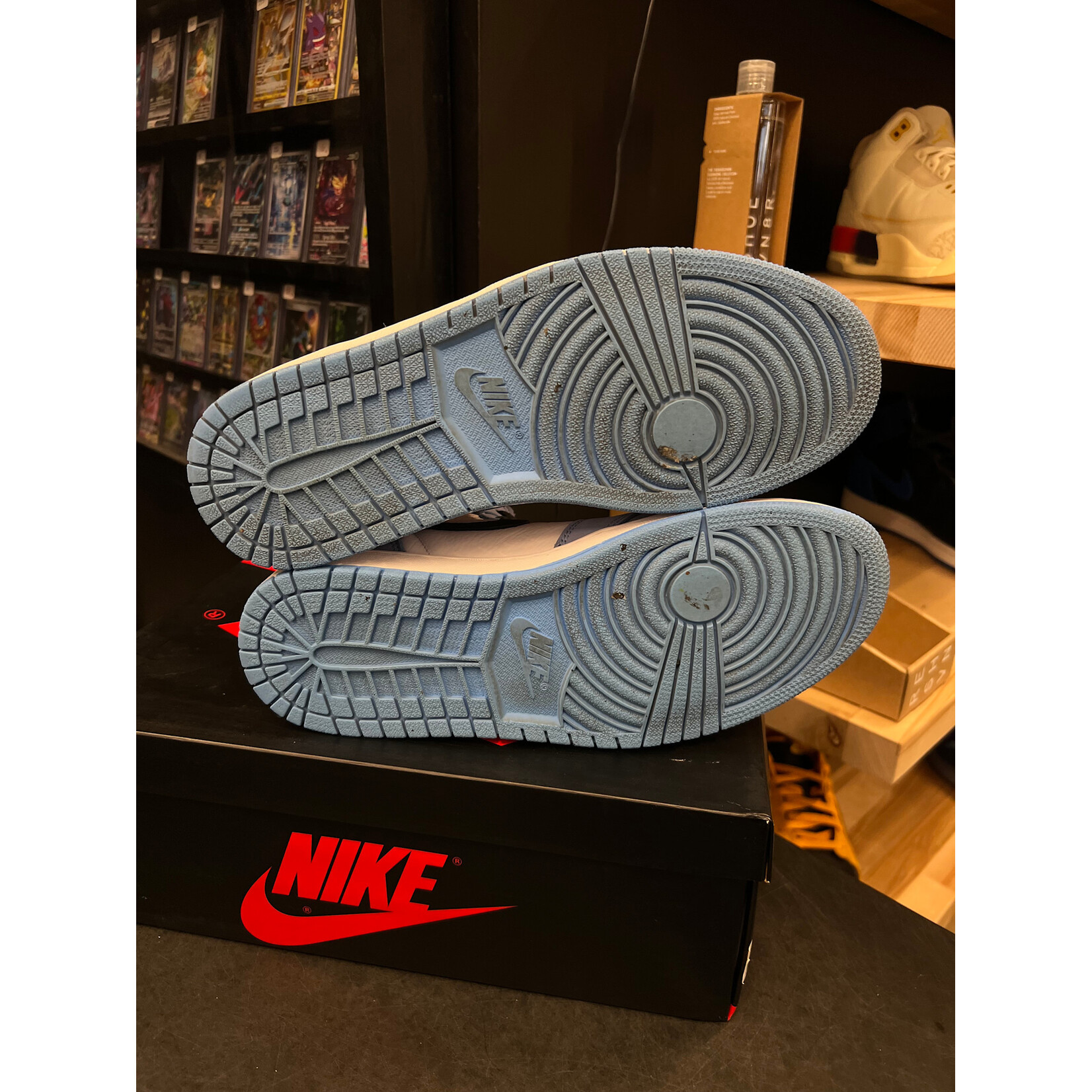 Jordan Jordan 1 Retro High OG University Blue Size 10.5, PREOWNED