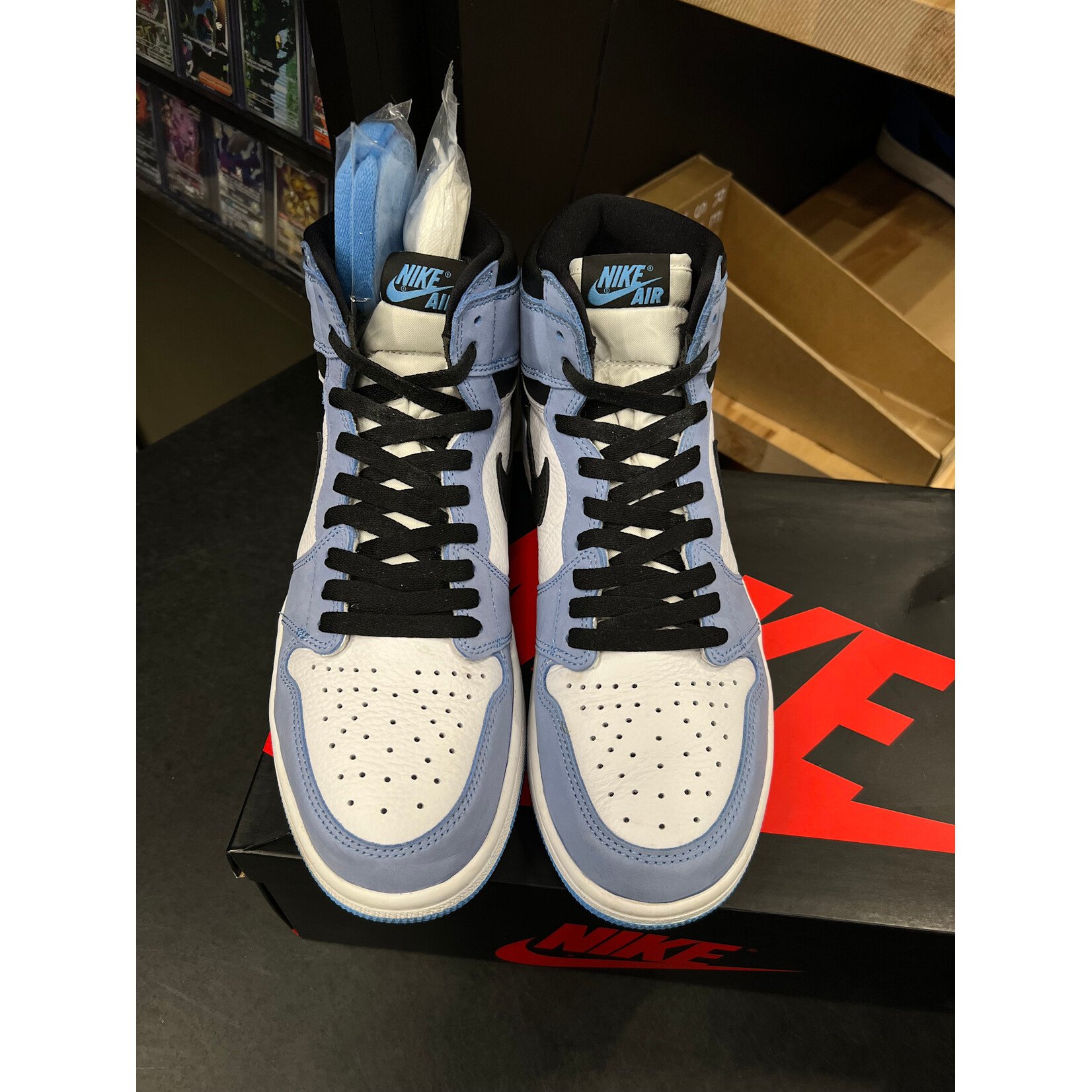 Jordan Jordan 1 Retro High OG University Blue Size 10.5, PREOWNED