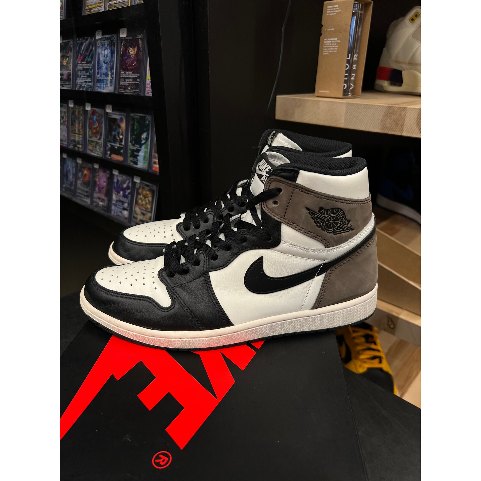 Jordan Jordan 1 Retro High Dark Mocha Size 11, PREOWNED