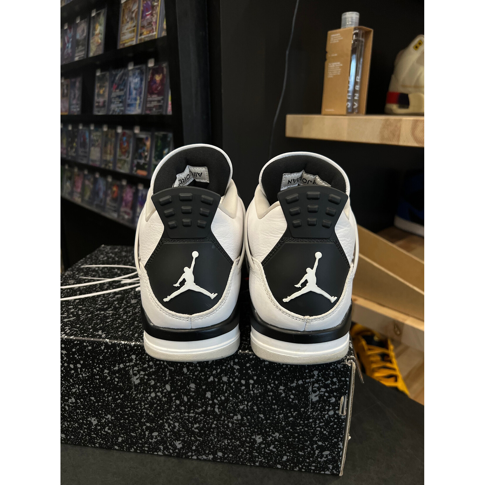 Jordan Jordan 4 Retro Military Black Size 9, PREOWNED