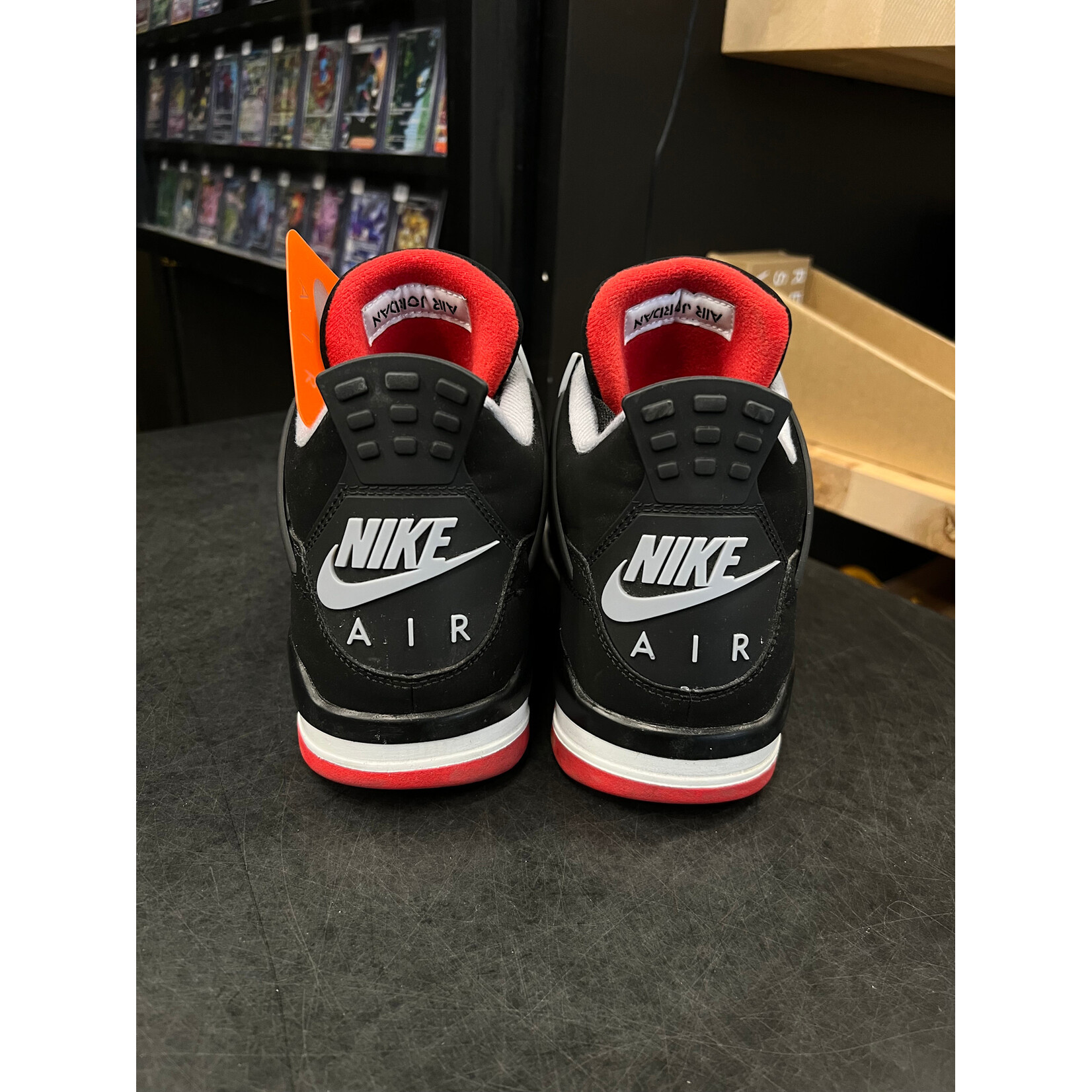 Jordan Jordan 4 Retro Bred (2019) Size 9.5, PREOWNED