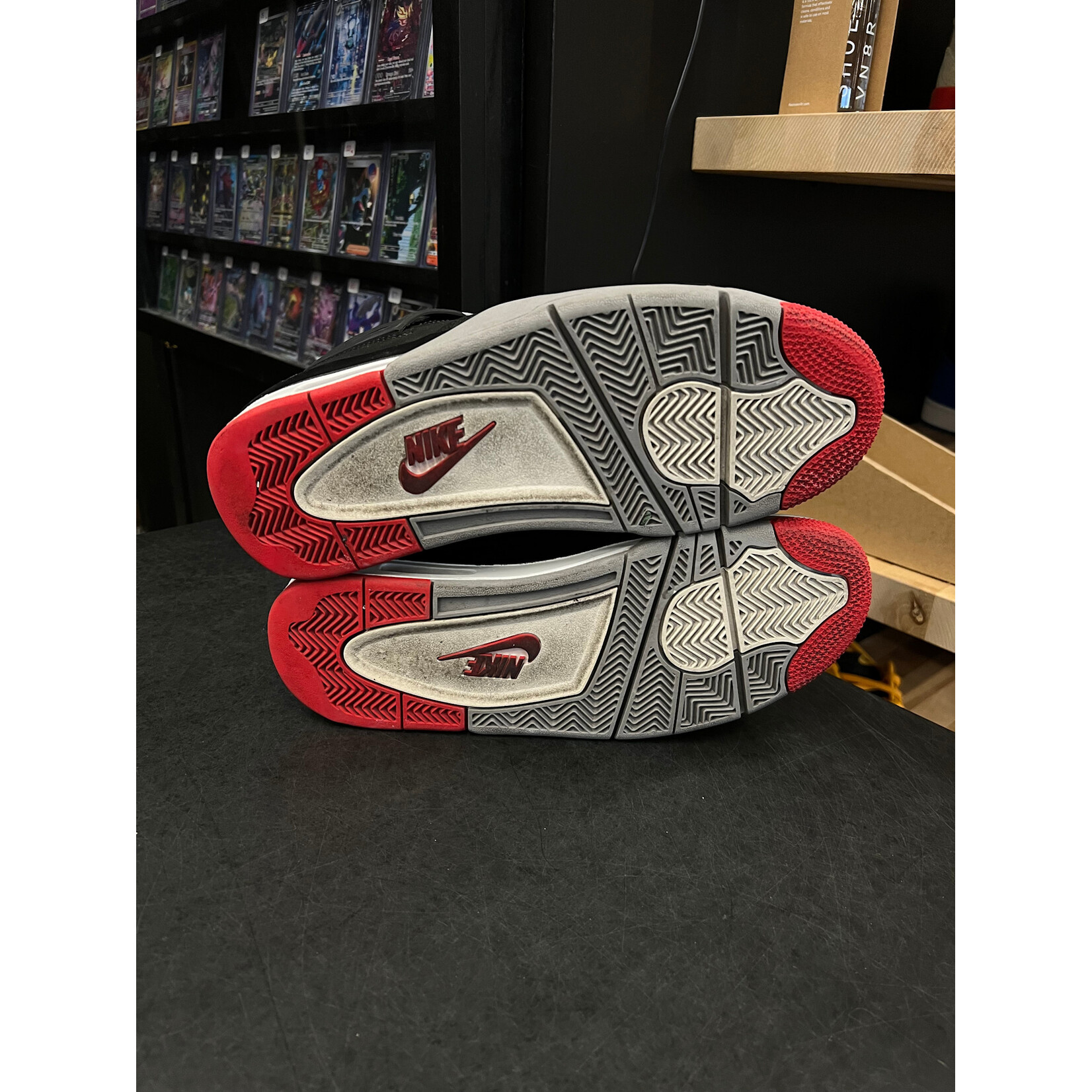 Jordan Jordan 4 Retro Bred (2019) Size 9.5, PREOWNED