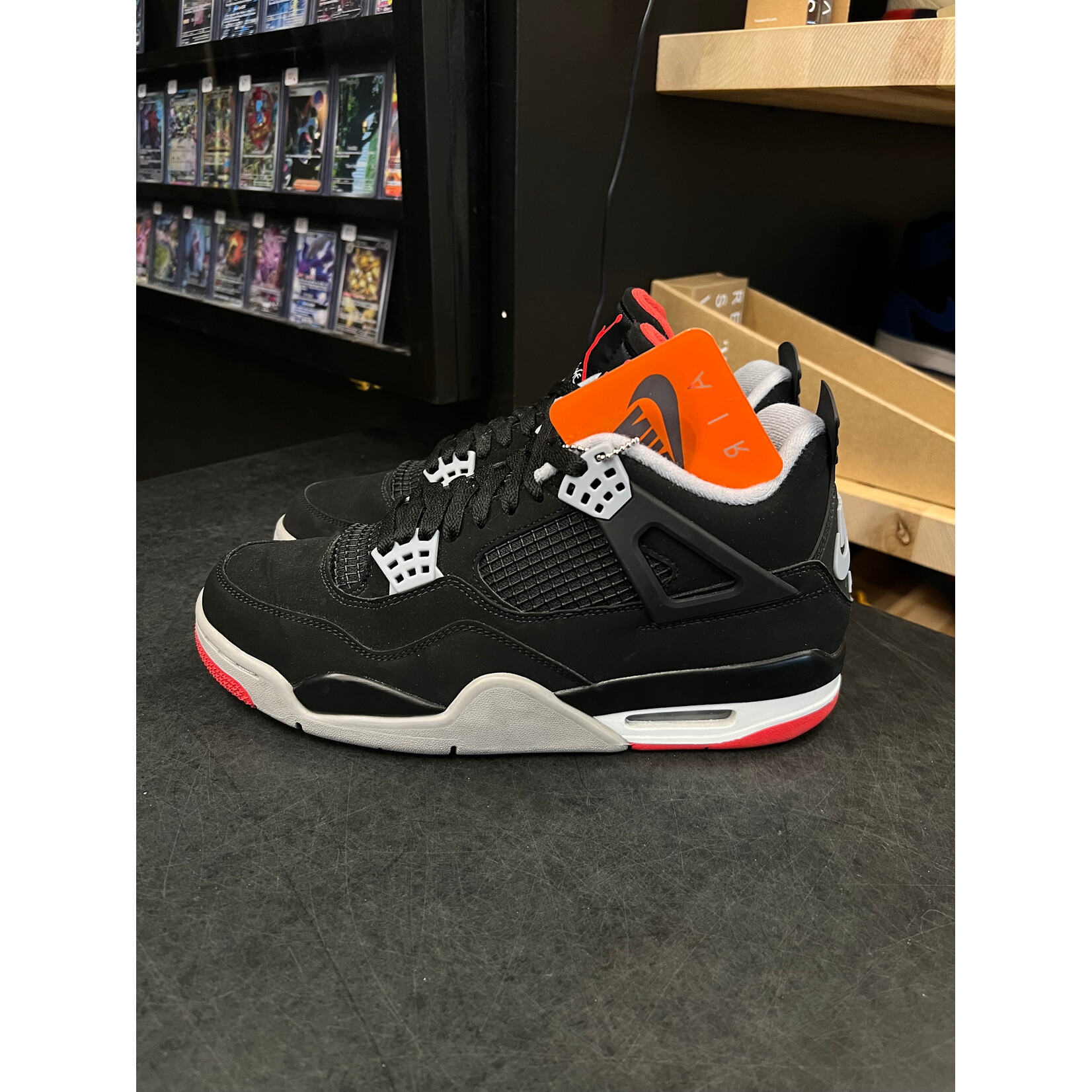 Jordan Jordan 4 Retro Bred (2019) Size 9.5, PREOWNED