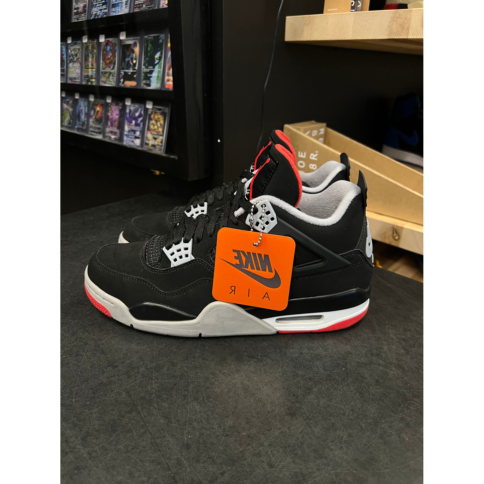 Jordan Jordan 4 Retro Bred (2019) Size 9.5, PREOWNED