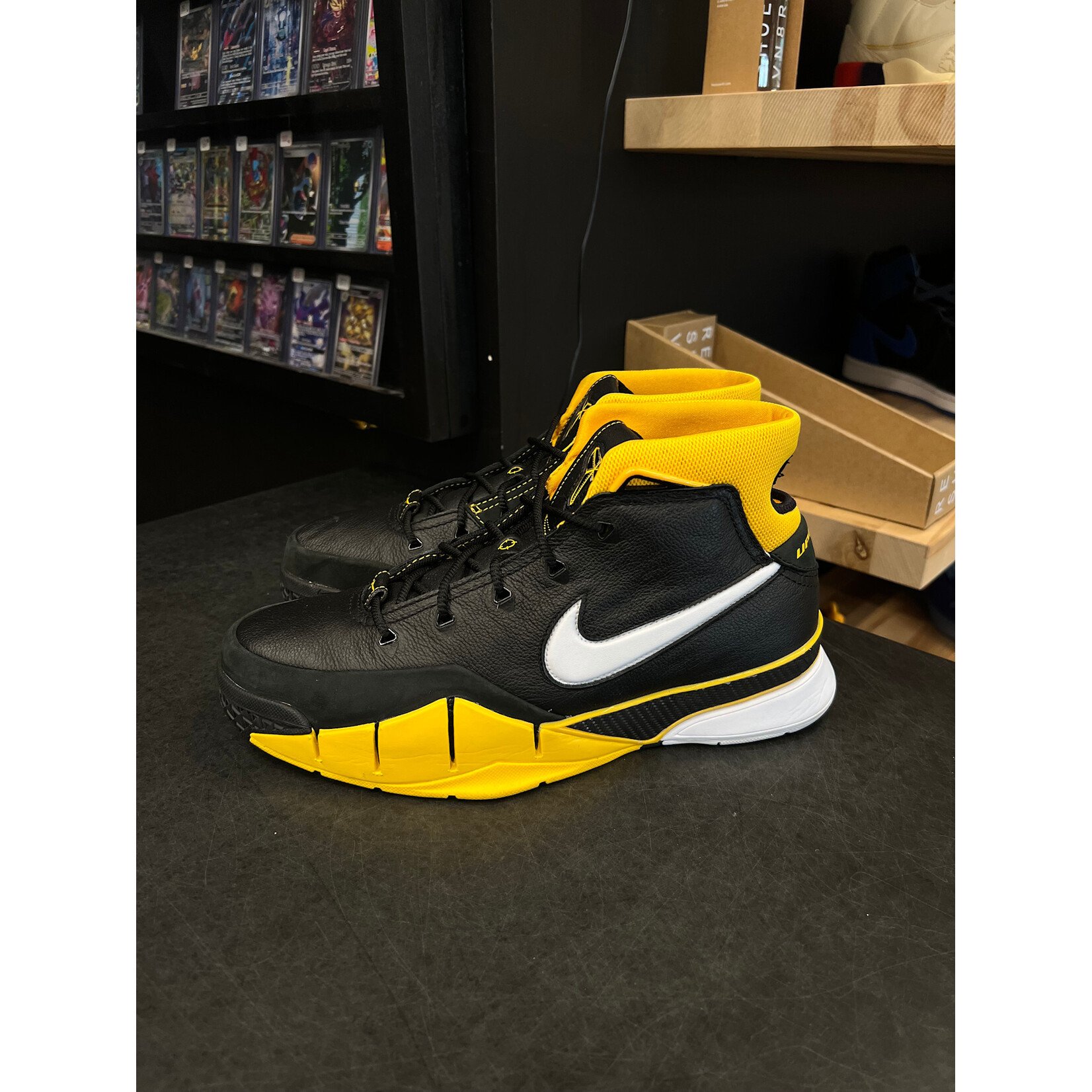 Nike Nike Kobe 1 Protro Black Maize Size 10, PREOWNED