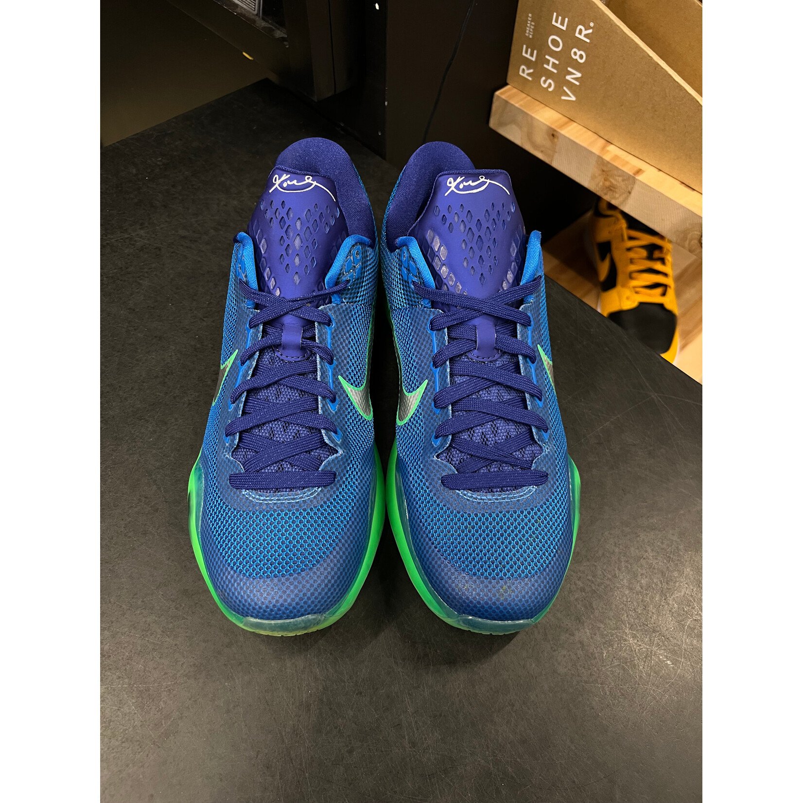 Nike Nike Kobe 10 Emerald City Size 10, PREOWNED